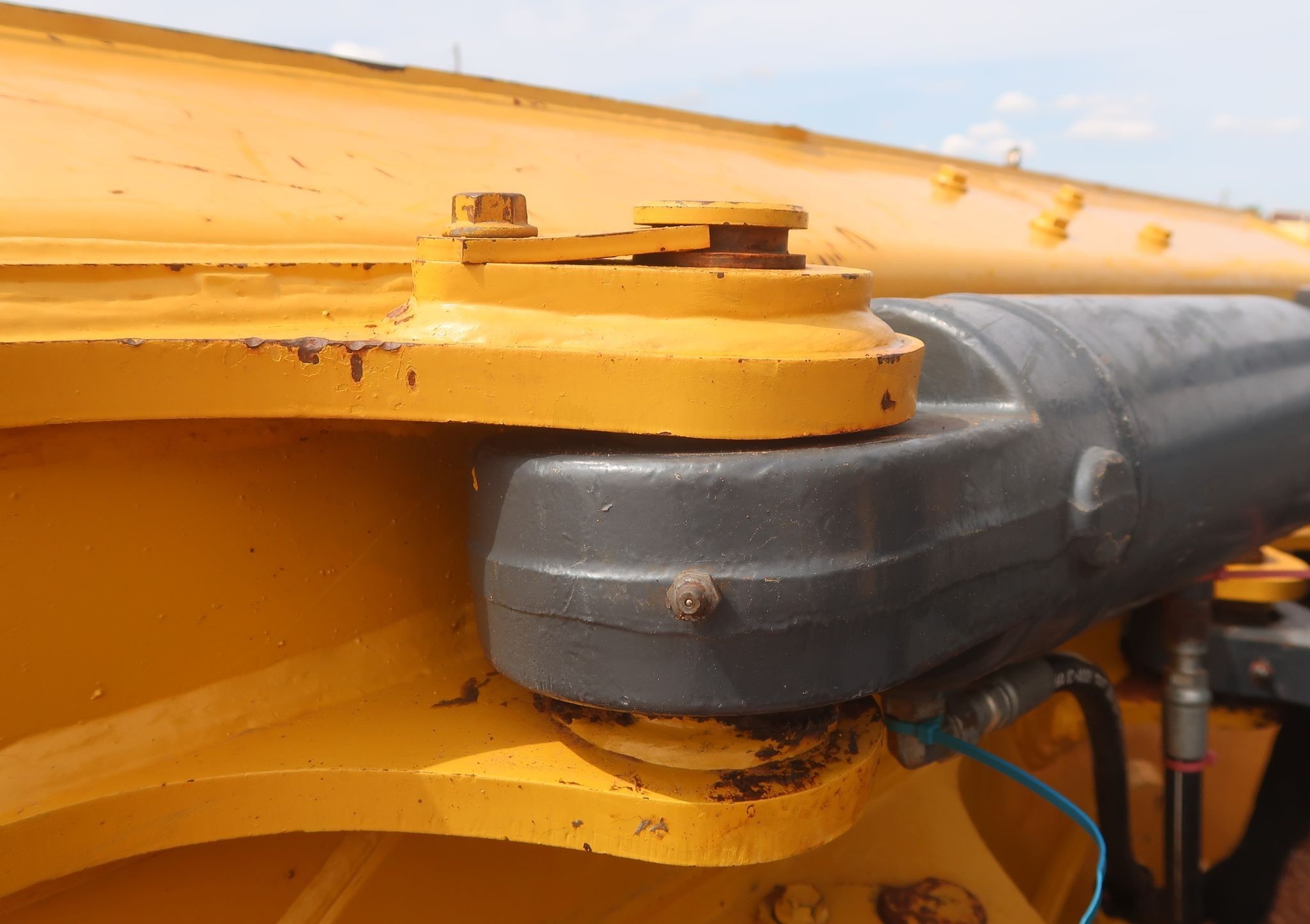 gallery 2015 John Deere 750K WLT dozer
