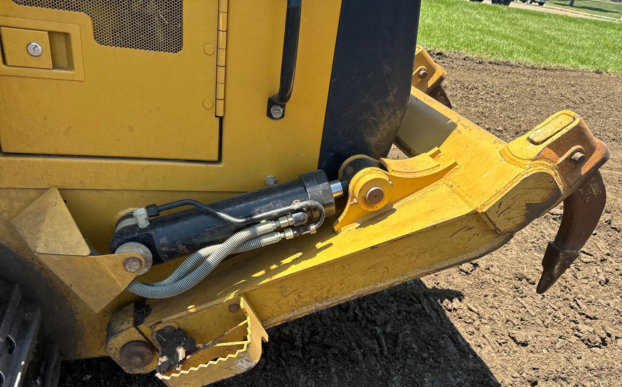 gallery 2016 Caterpillar 953D track loader