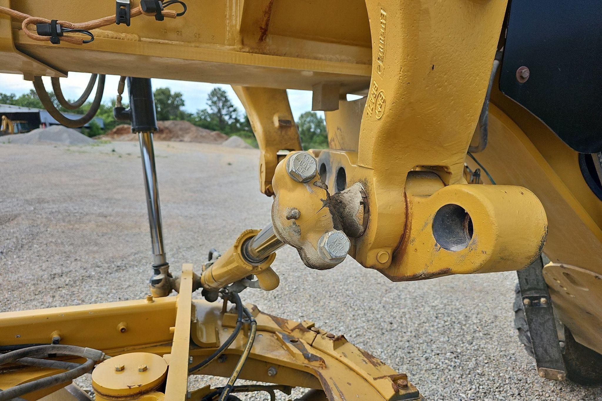 gallery 2013 Caterpillar 12M2 VHP Plus motor grader