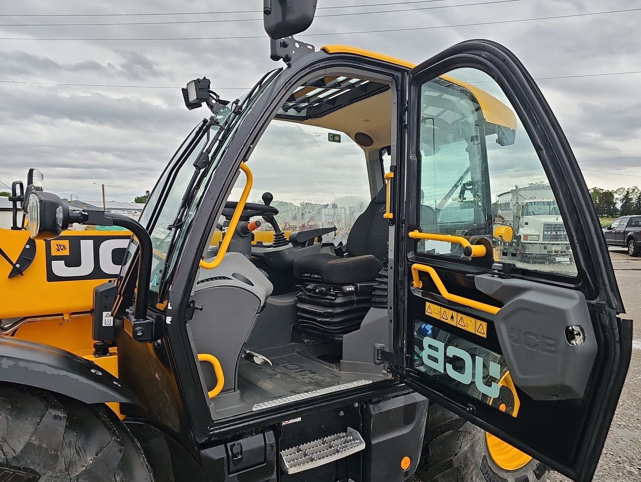 gallery 2023 JCB 542-70AG telehandler
