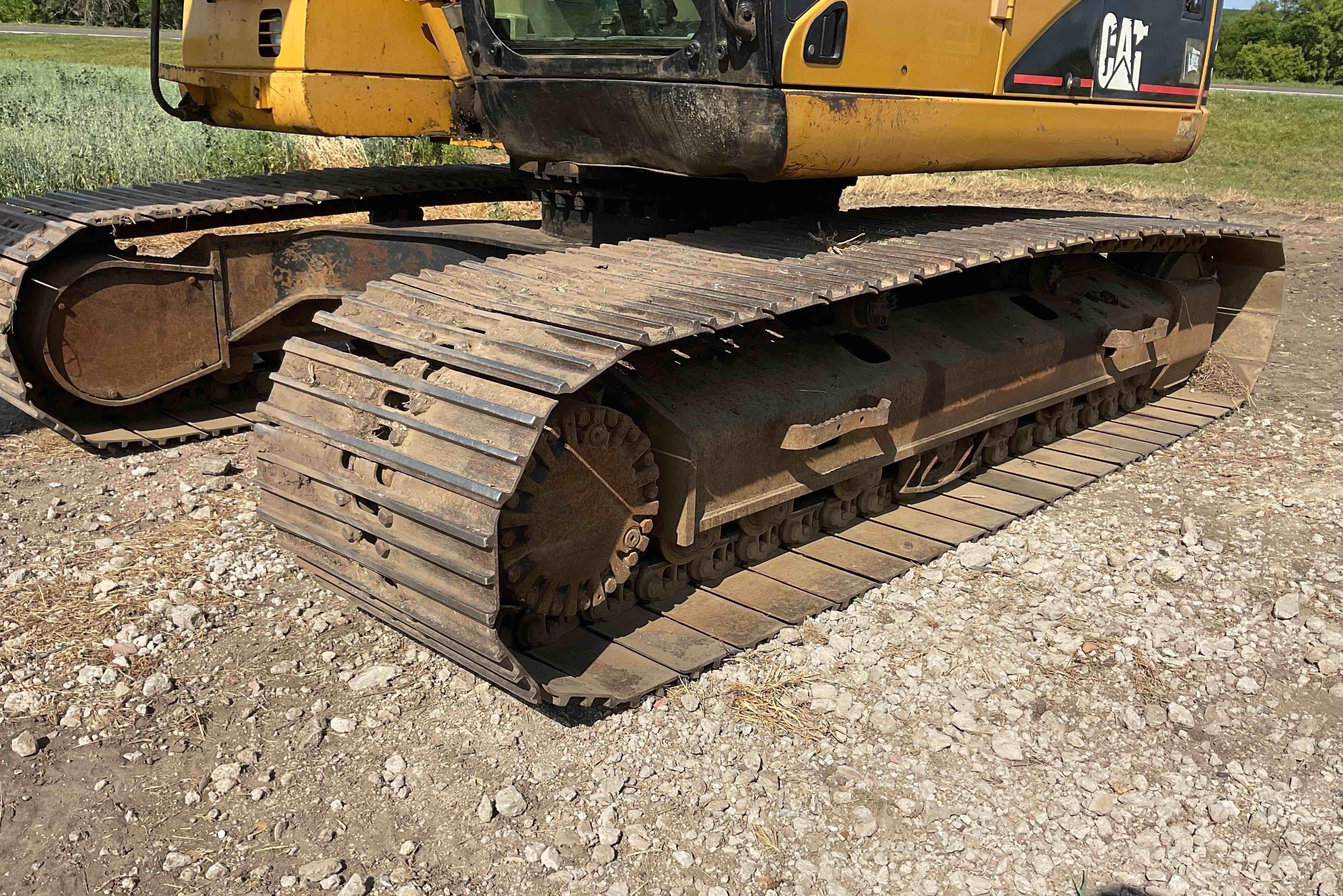 gallery 2004 Caterpillar 320CLU Excavator