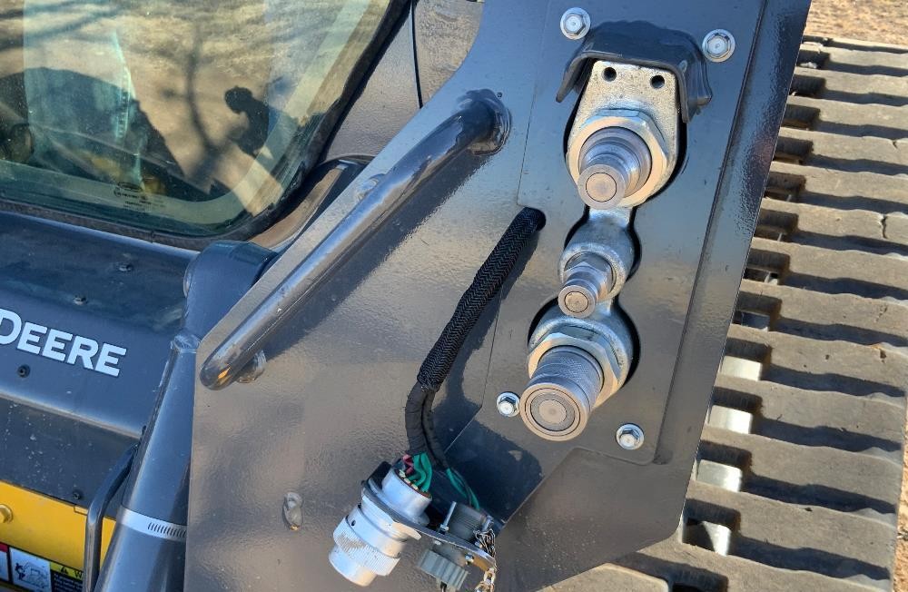 gallery 2021 John Deere 325G Skid Steer