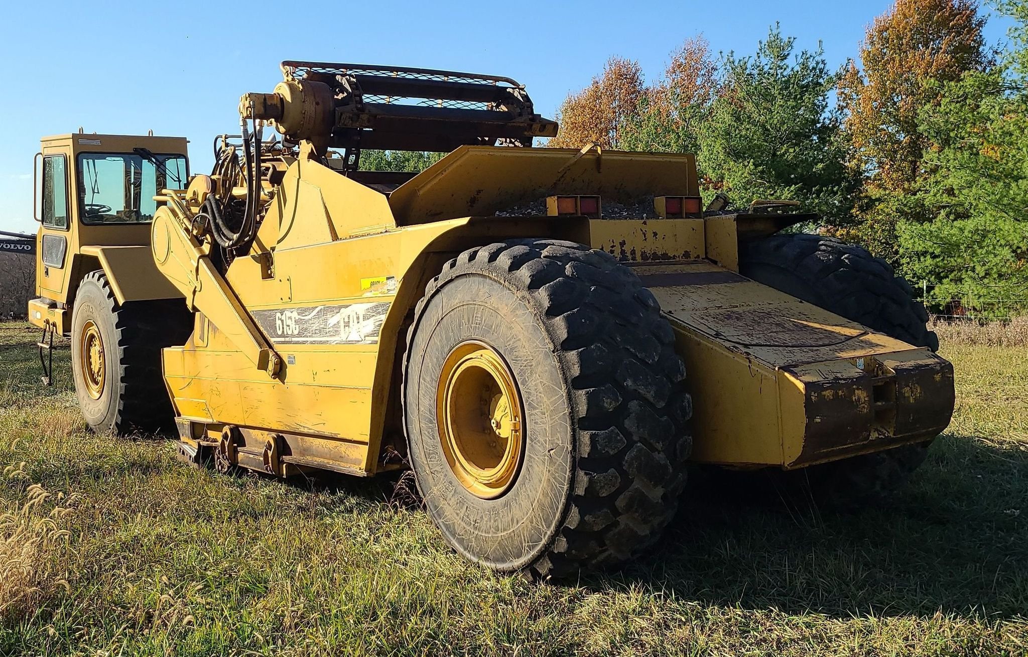 gallery 2006 Caterpillar 615C Series II elevating scraper