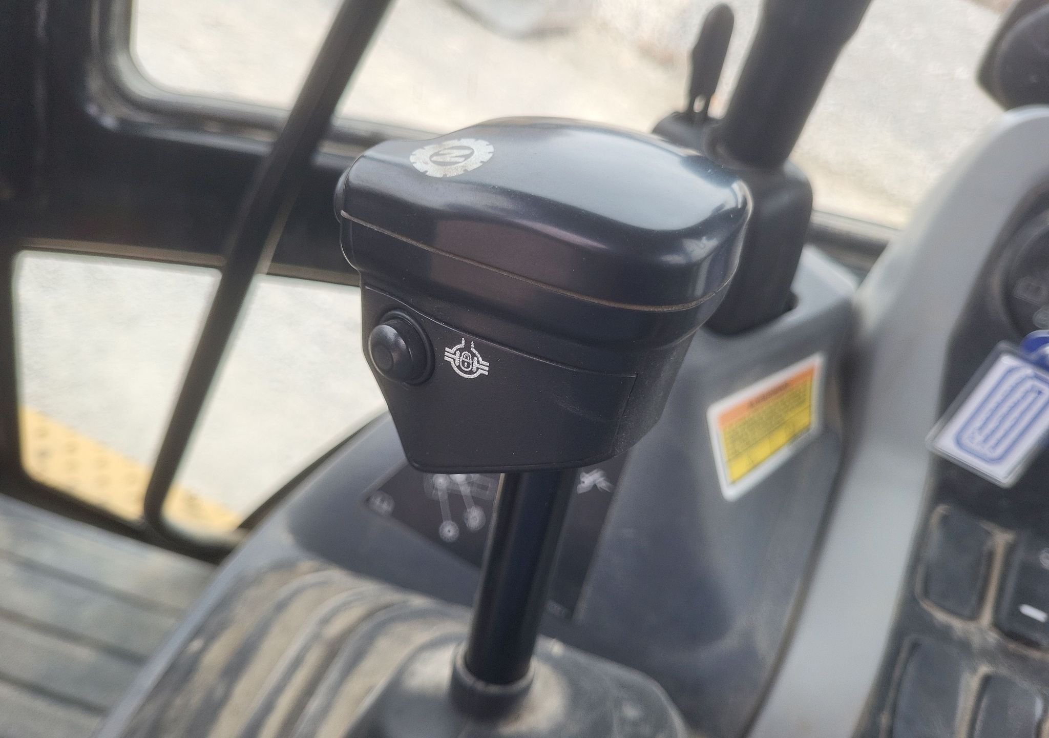 gallery 2018 Caterpillar 420F2 backhoe