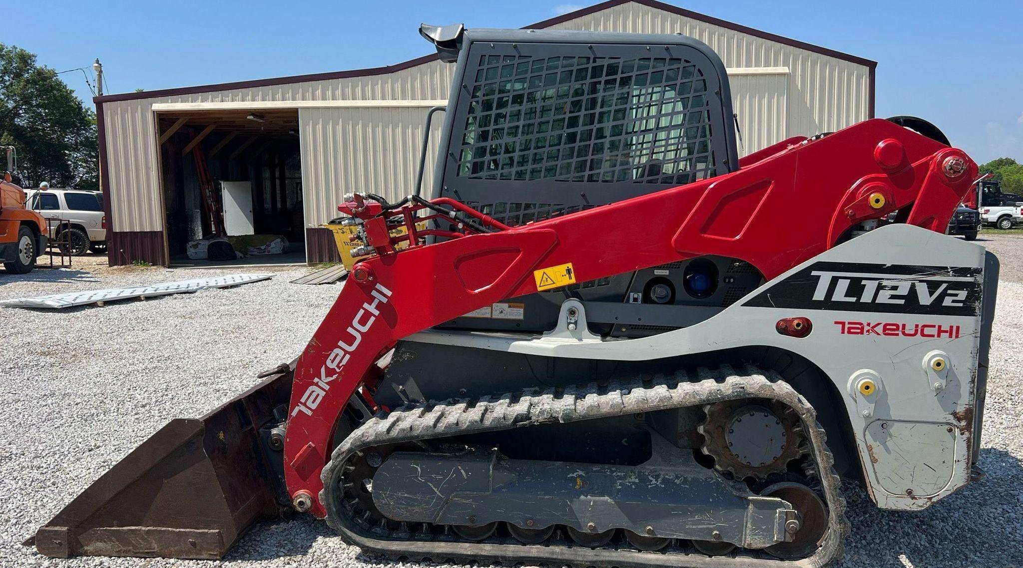 gallery 2016 Takeuchi TL12V2 tracked skid steer loader