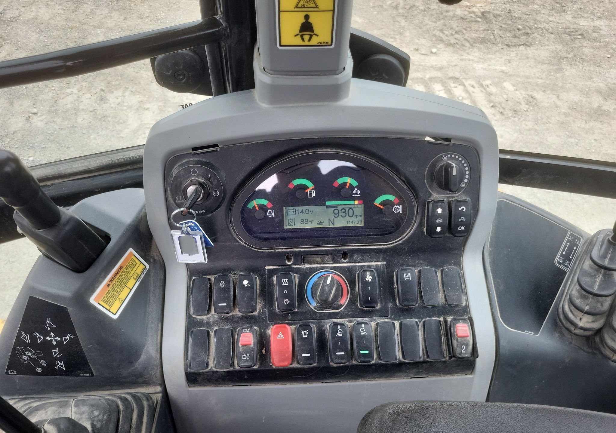 gallery 2018 Caterpillar 420F2 backhoe