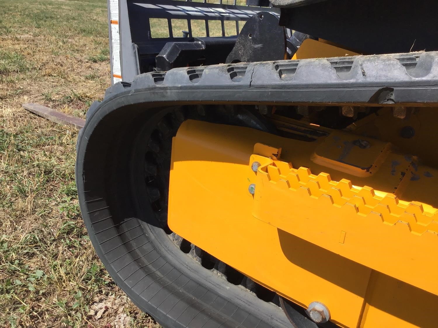 gallery 2015 JCB 260T Skid Steer Track Loader