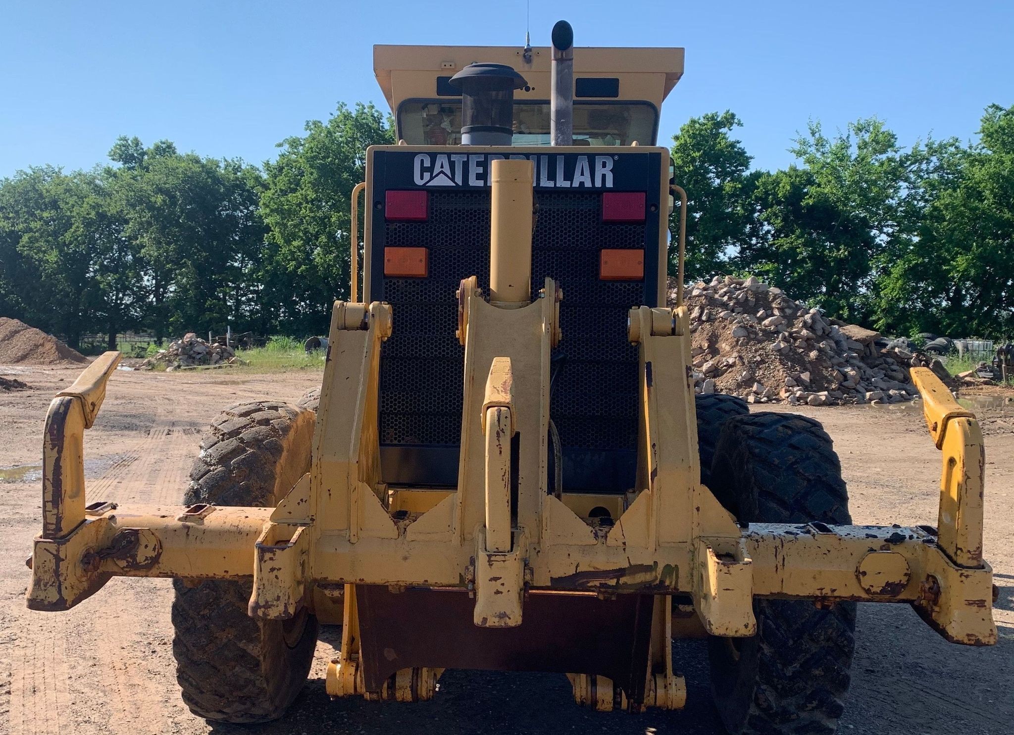 gallery 2001 Caterpillar 140H motor grader