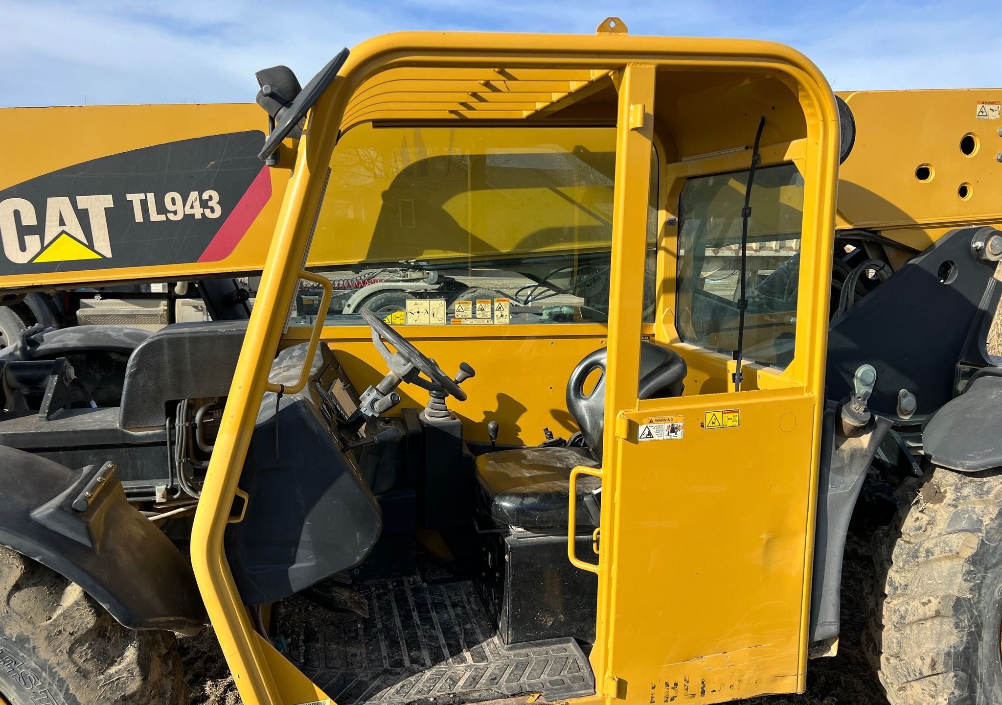 gallery 2010 Caterpillar TL943 telehandler