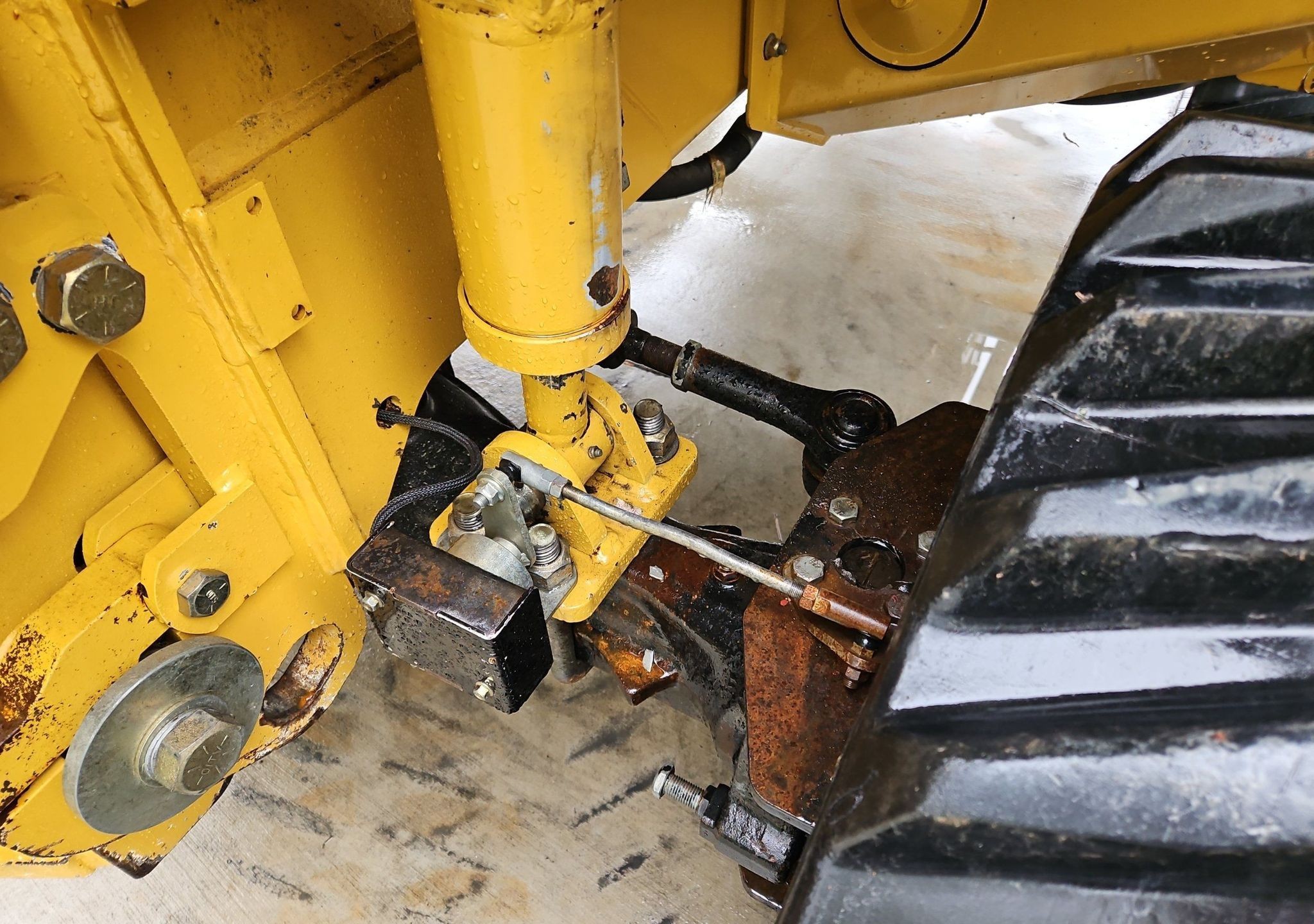 gallery 2014 Vermeer RTX1250 cable plow