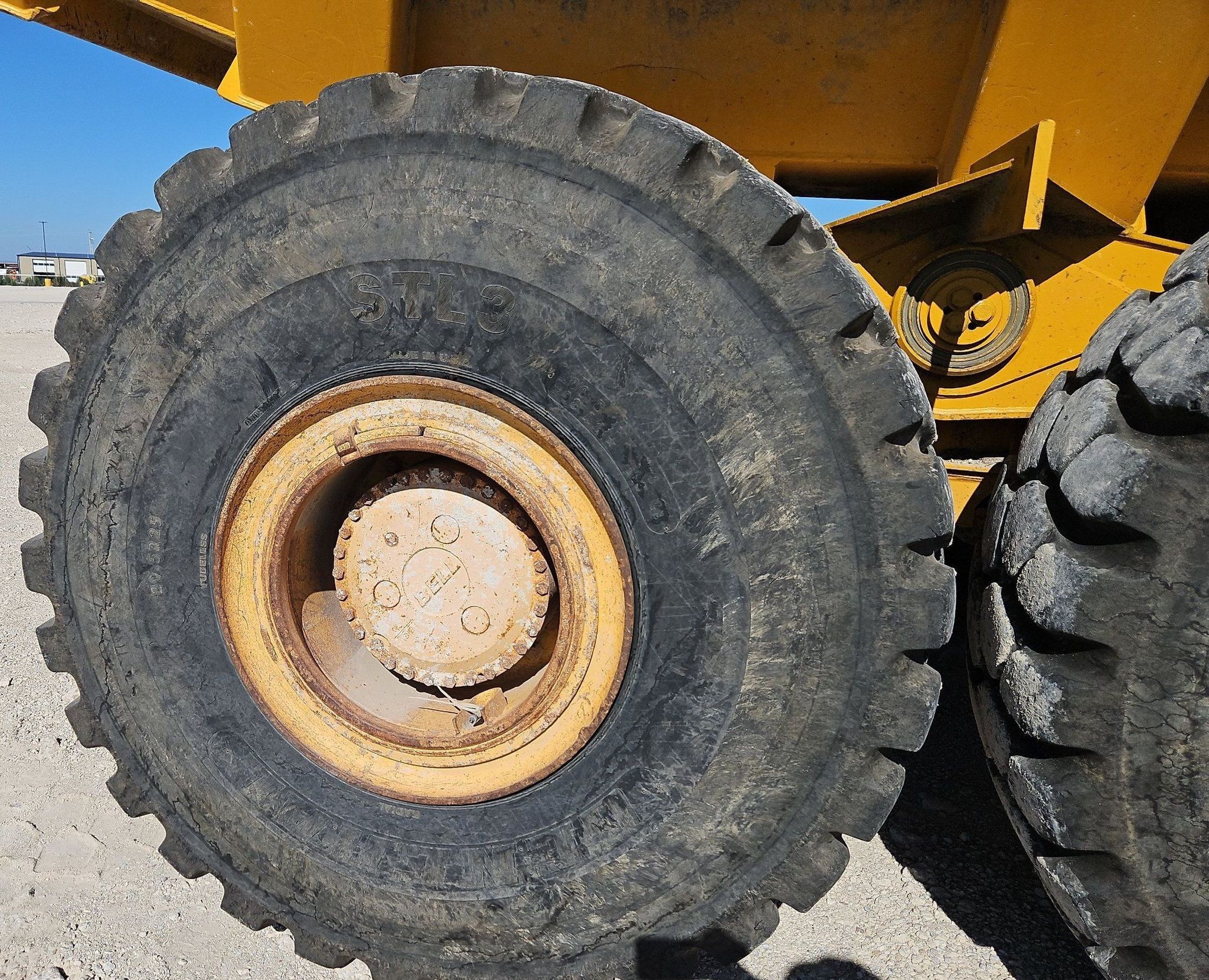 gallery 2000 John Deere 400C haul truck