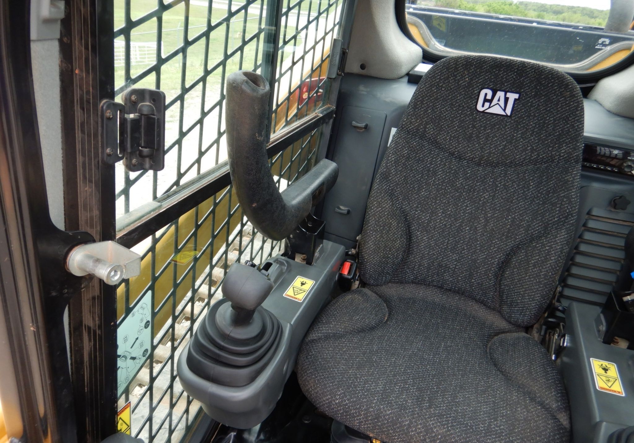 gallery 2018 Caterpillar 299D2 skid steer