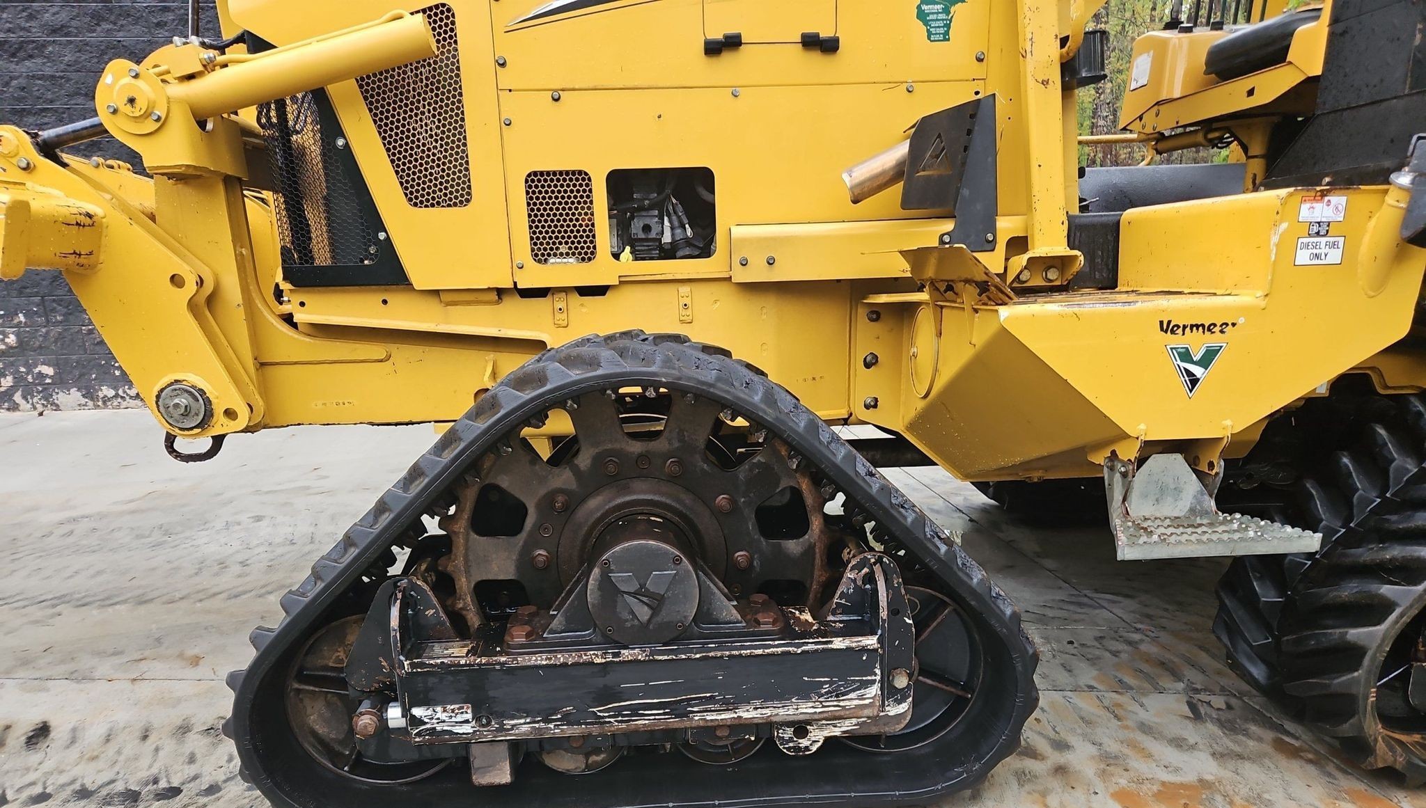 gallery 2014 Vermeer RTX1250 cable plow