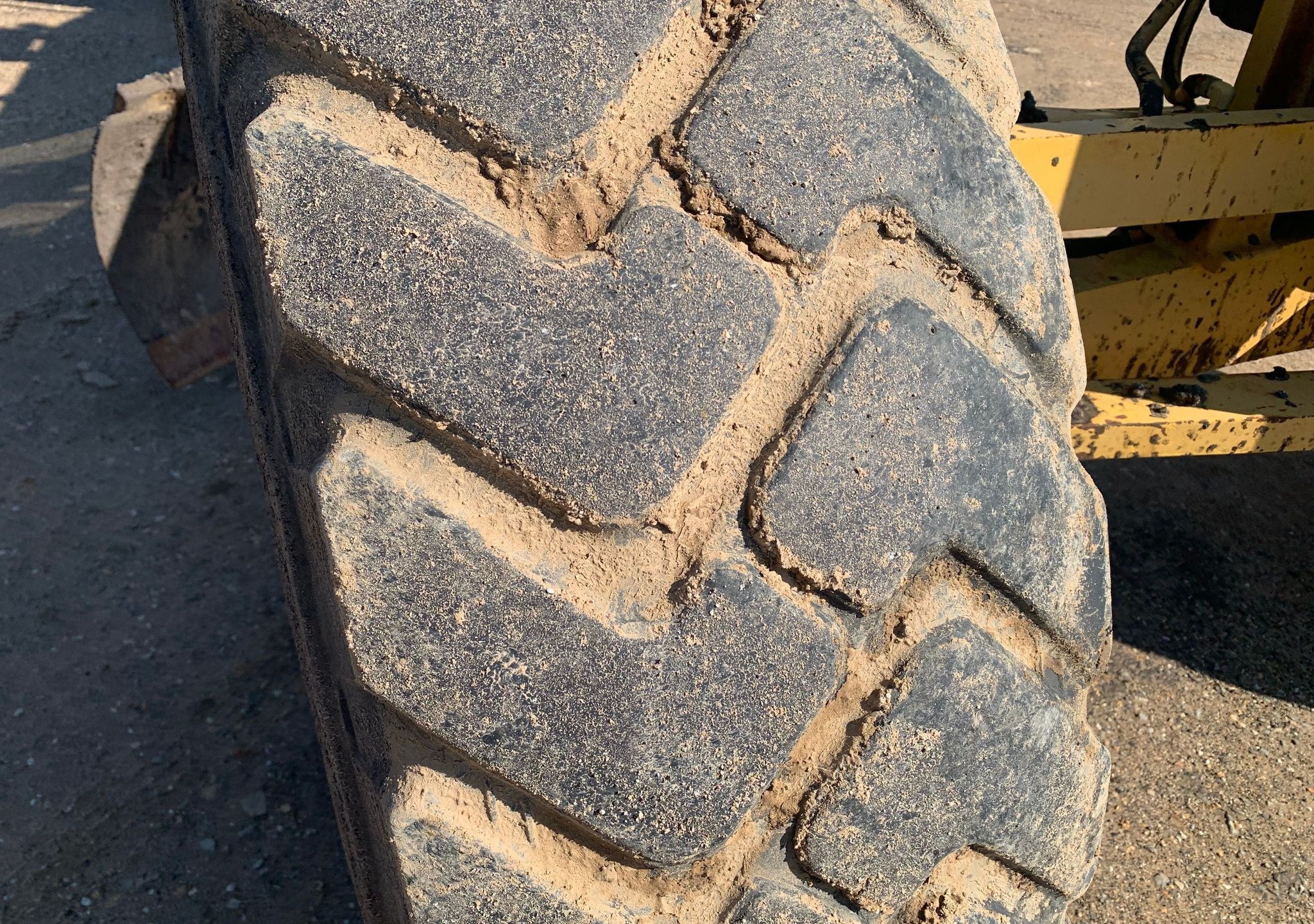 gallery 2001 Caterpillar 140H motor grader