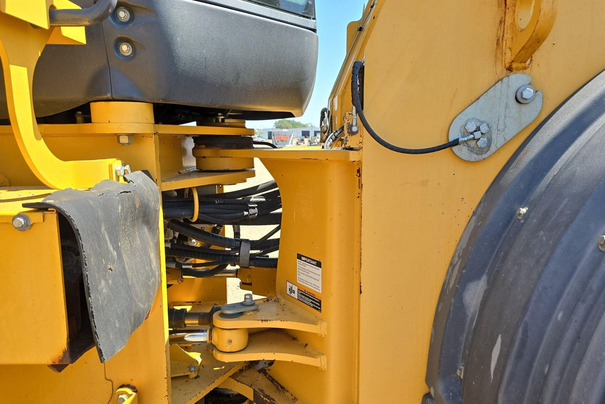 gallery 2014 John Deere 824K Wheel Loader