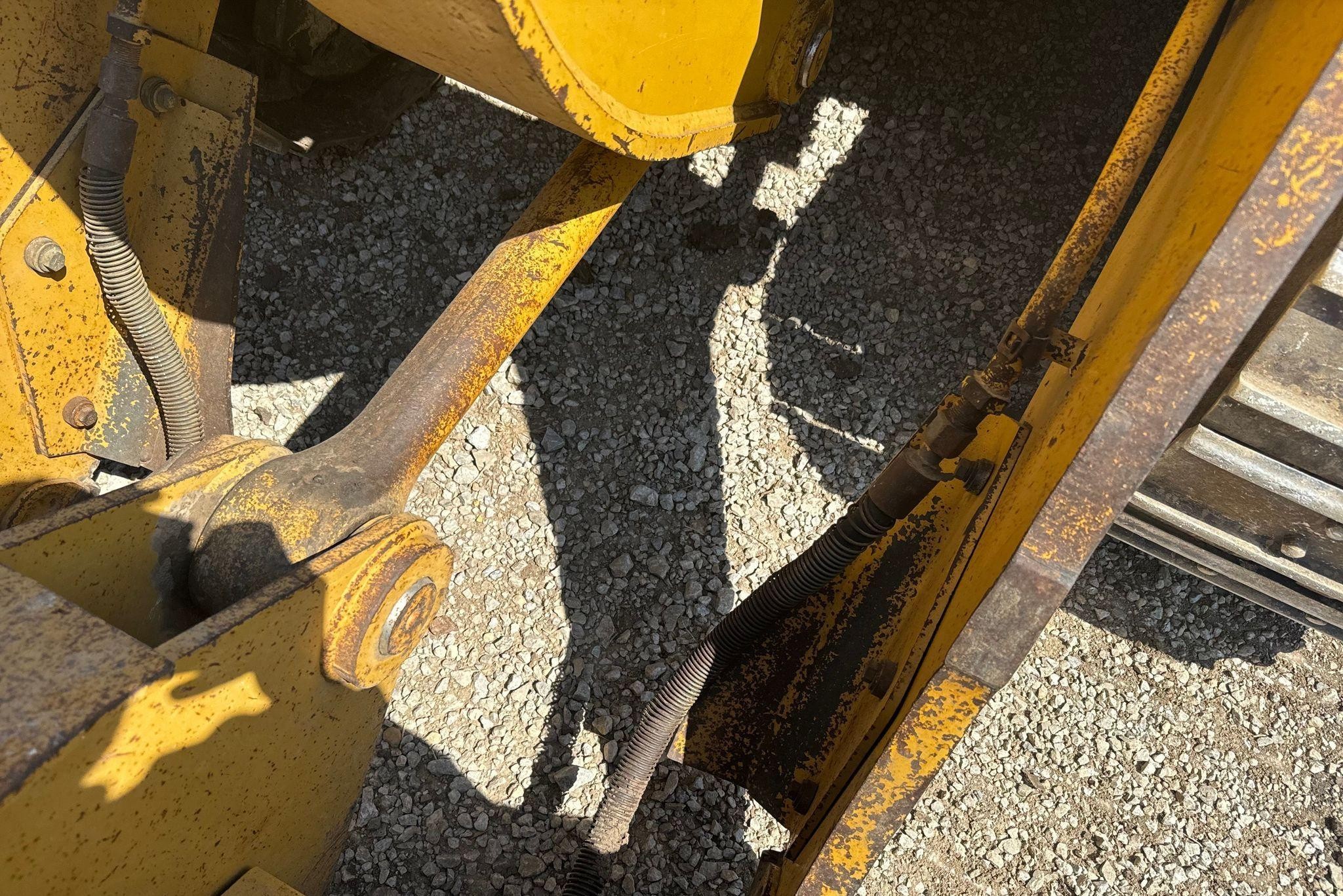 gallery 2002 Caterpillar 953C track loader