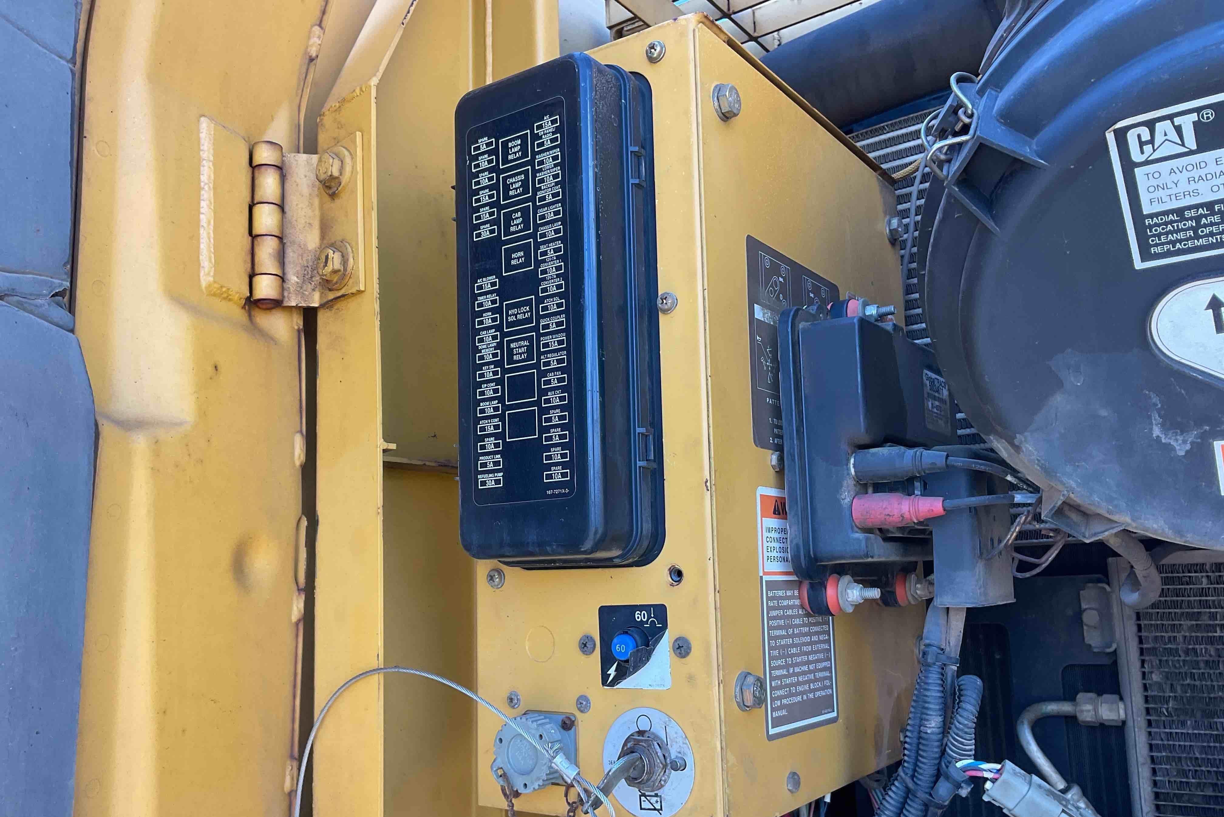 gallery 2004 Caterpillar 320CLU Excavator