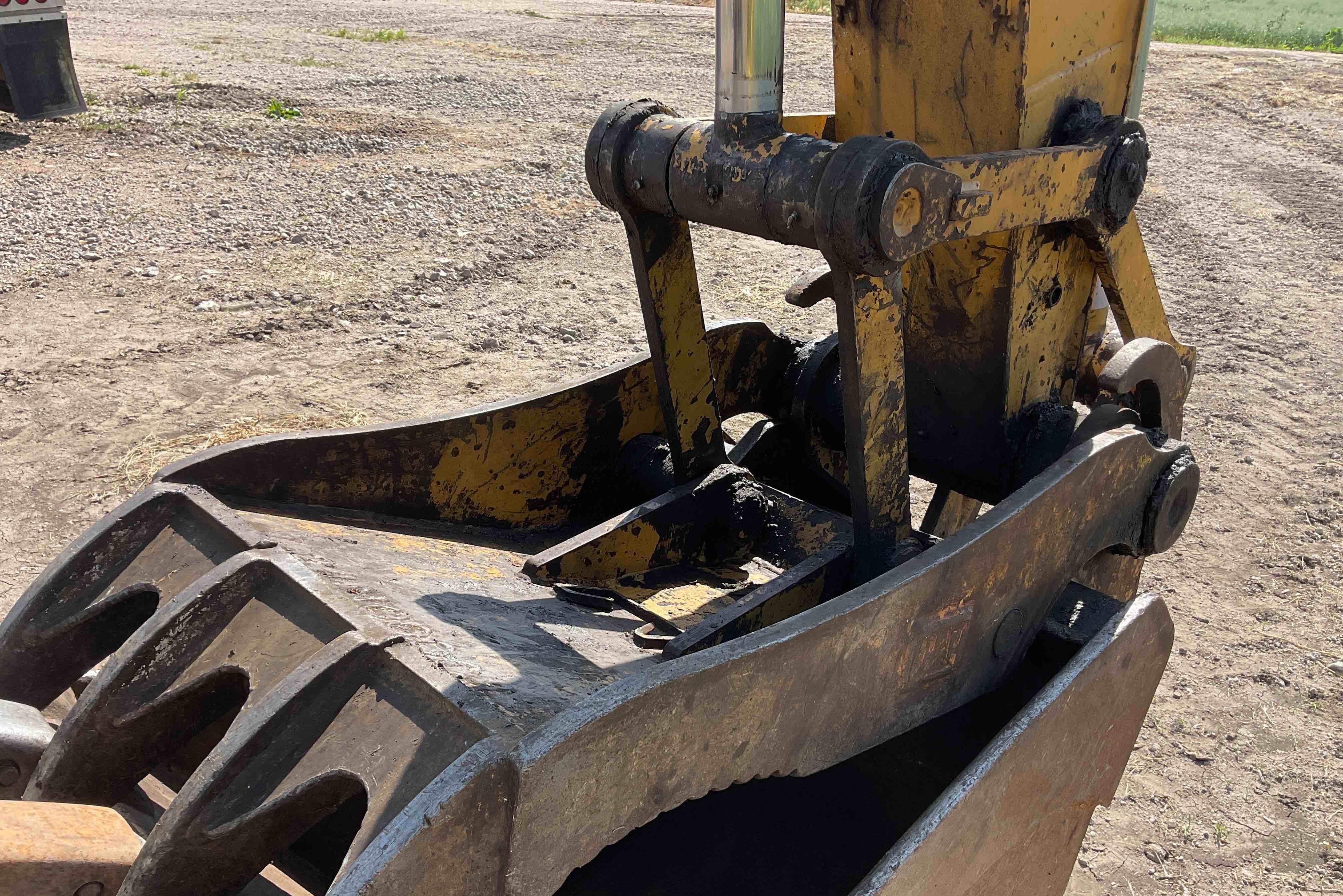 gallery 2004 Caterpillar 320CLU Excavator