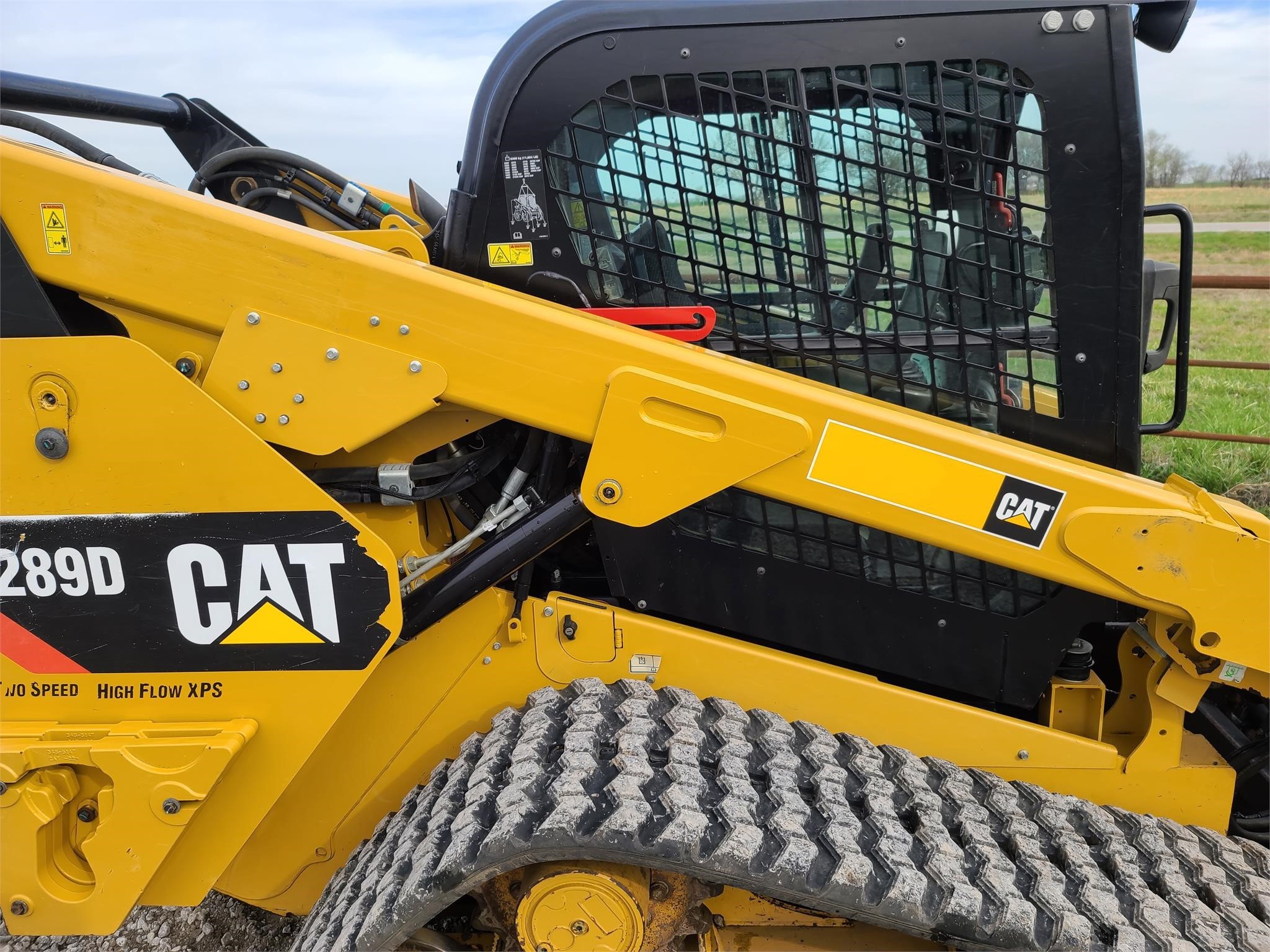 gallery 2017 Caterpillar 289D Skid Steer