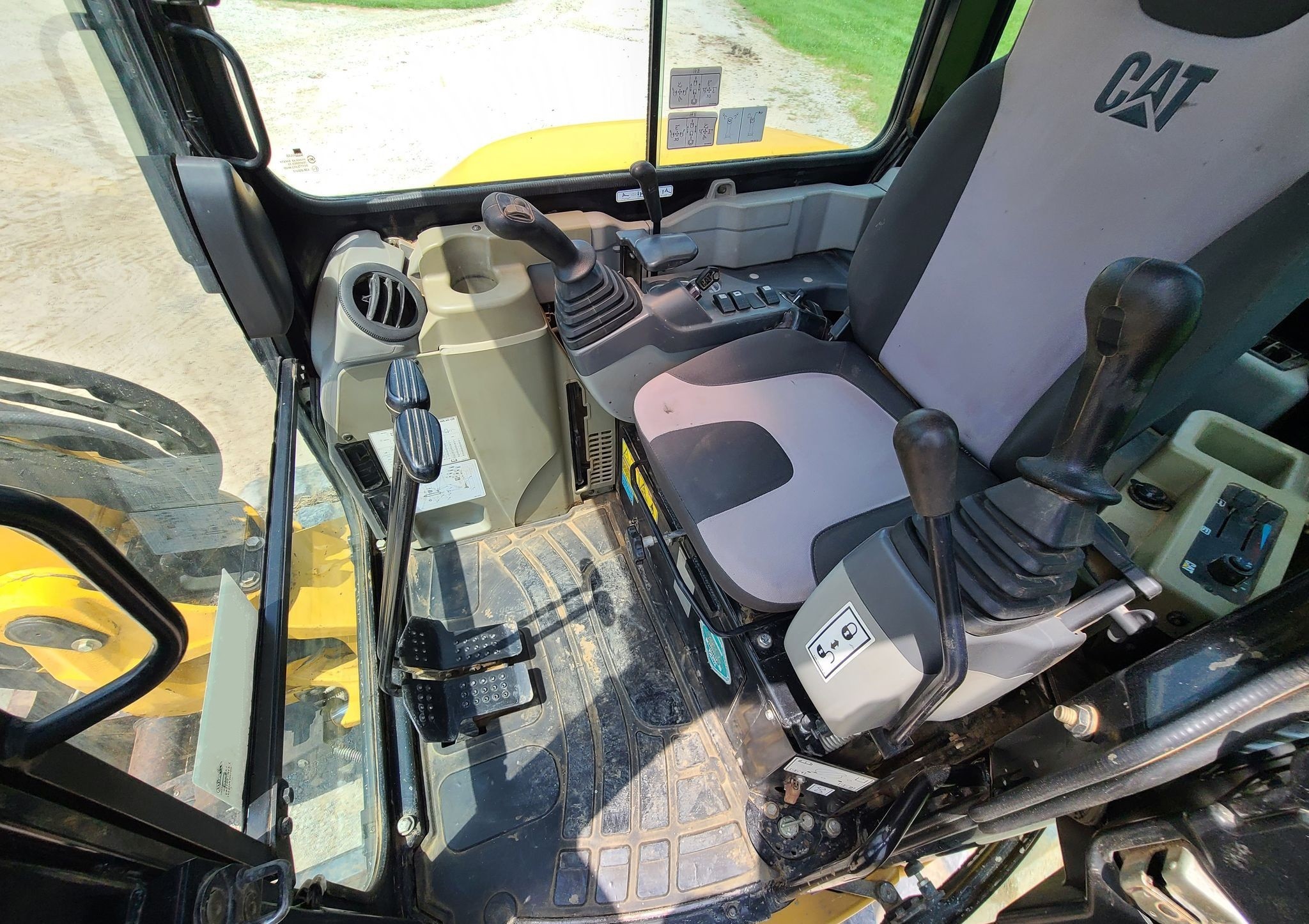 gallery 2011 Caterpillar 305.5D CR mini excavator