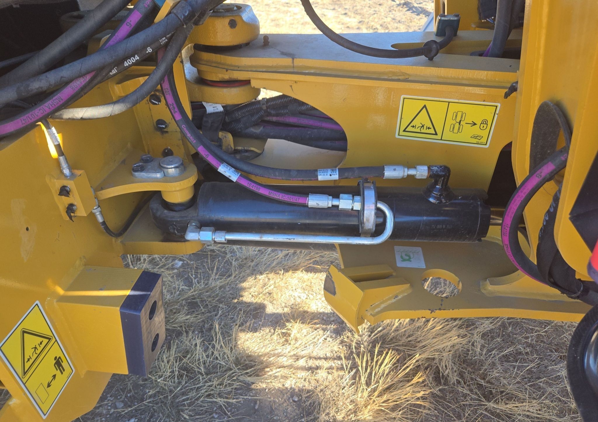gallery 2022 Caterpillar 908M wheel loader