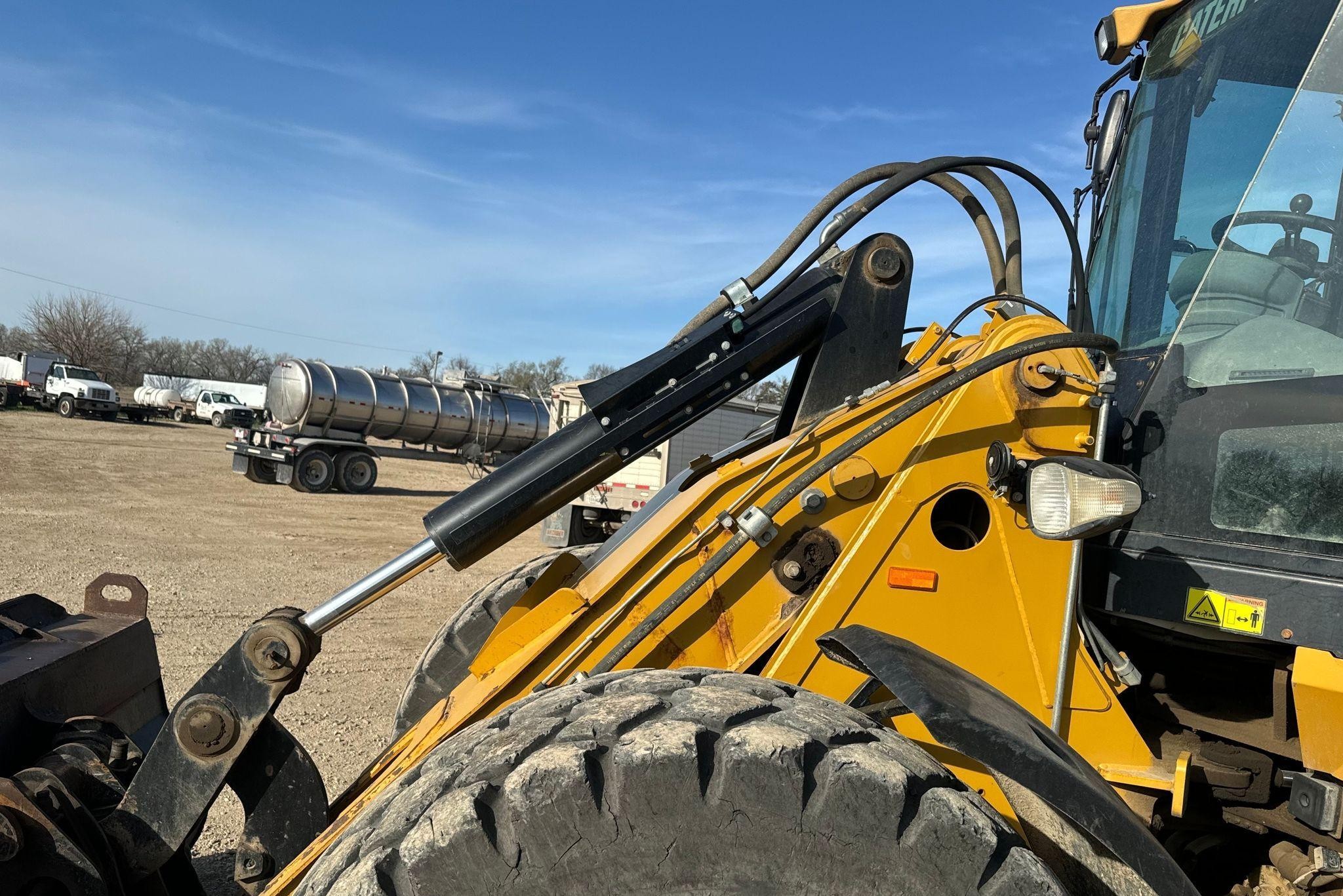 gallery 2011 Caterpillar 924H wheel loader
