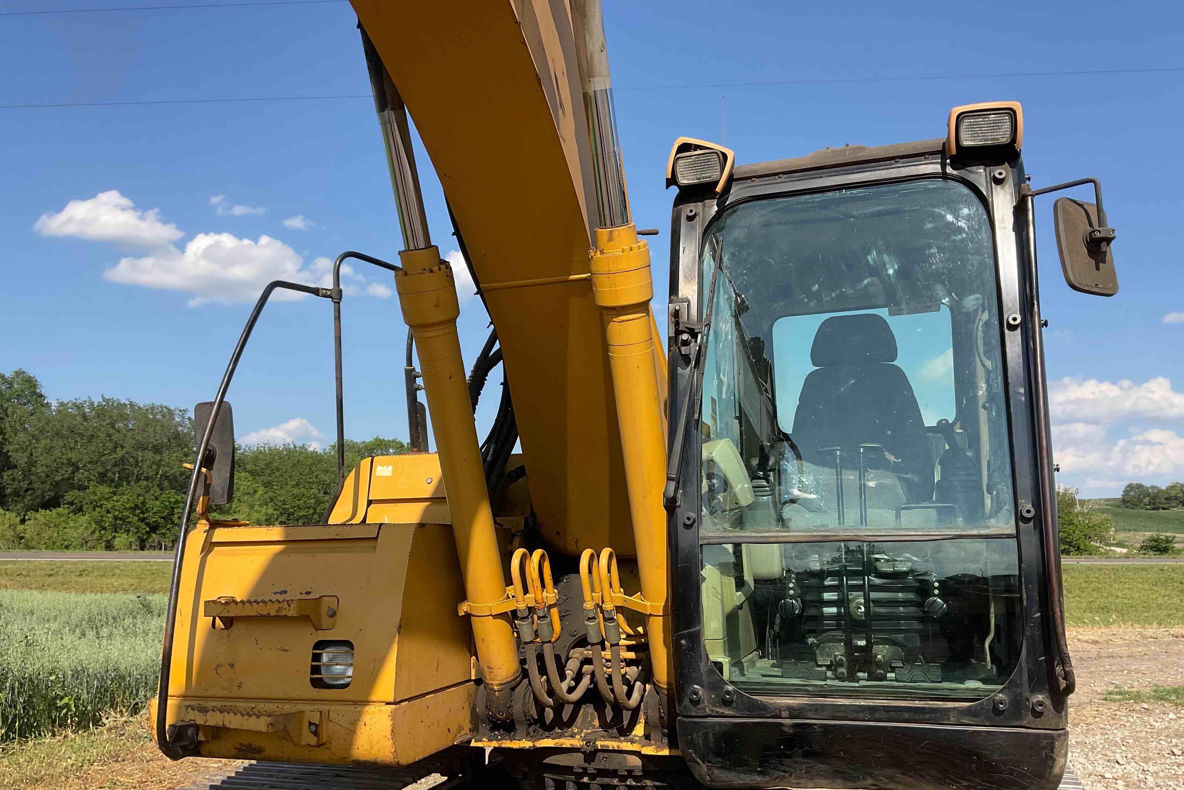 gallery 2004 Caterpillar 320CLU Excavator
