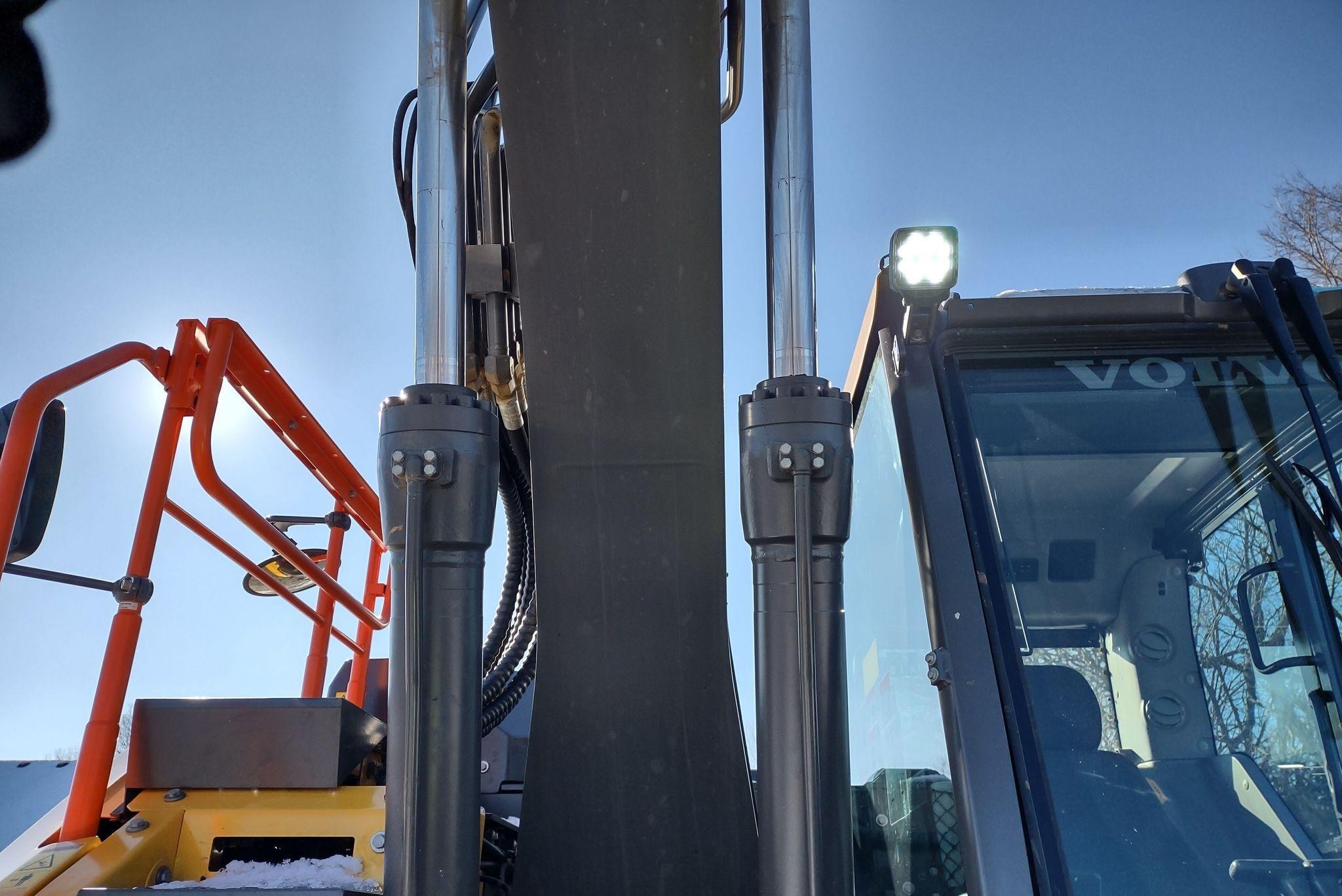 gallery 2021 Volvo ECR145EL excavator