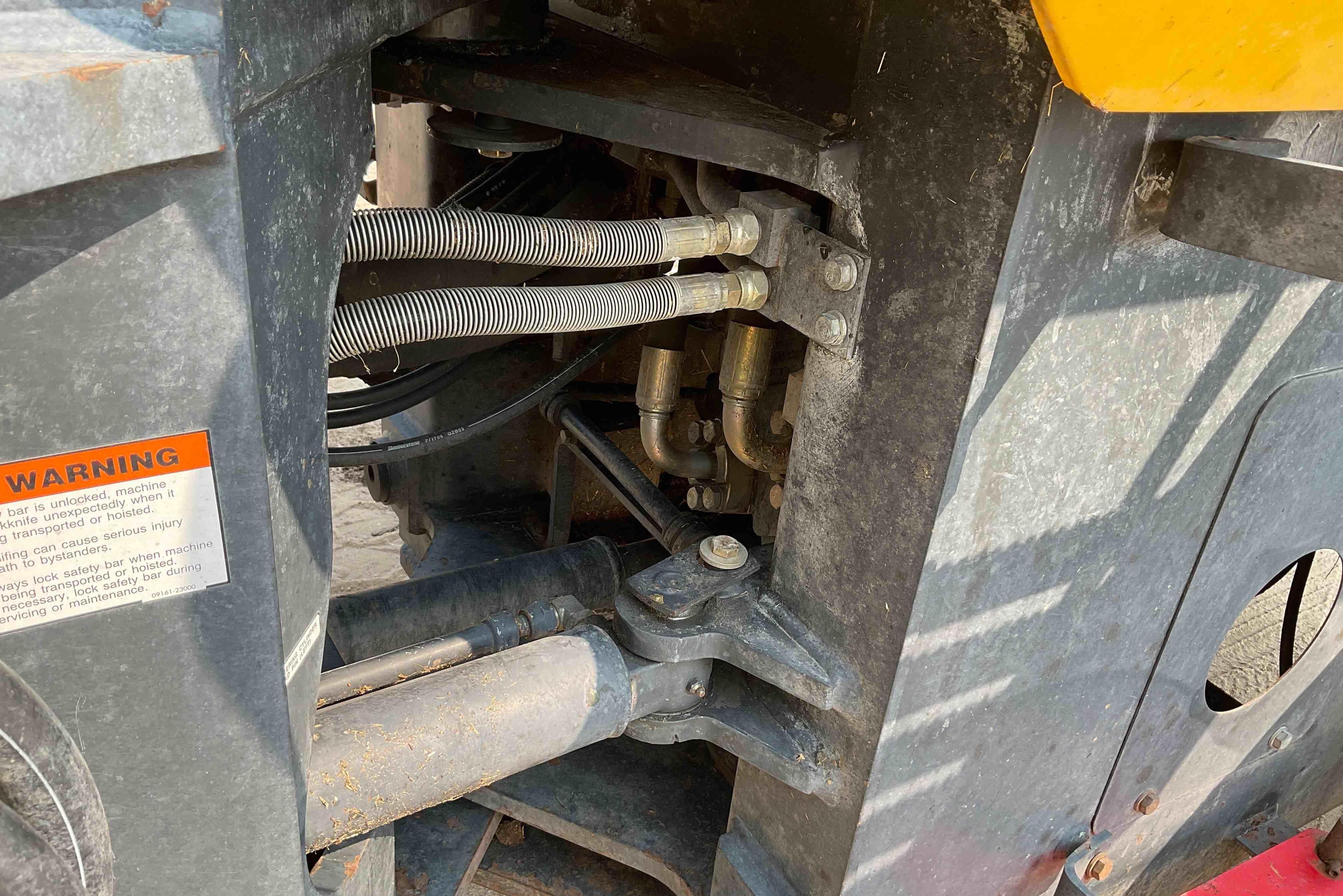 gallery 2008 Komatsu WA320-5L Wheel Loader W/Grapple