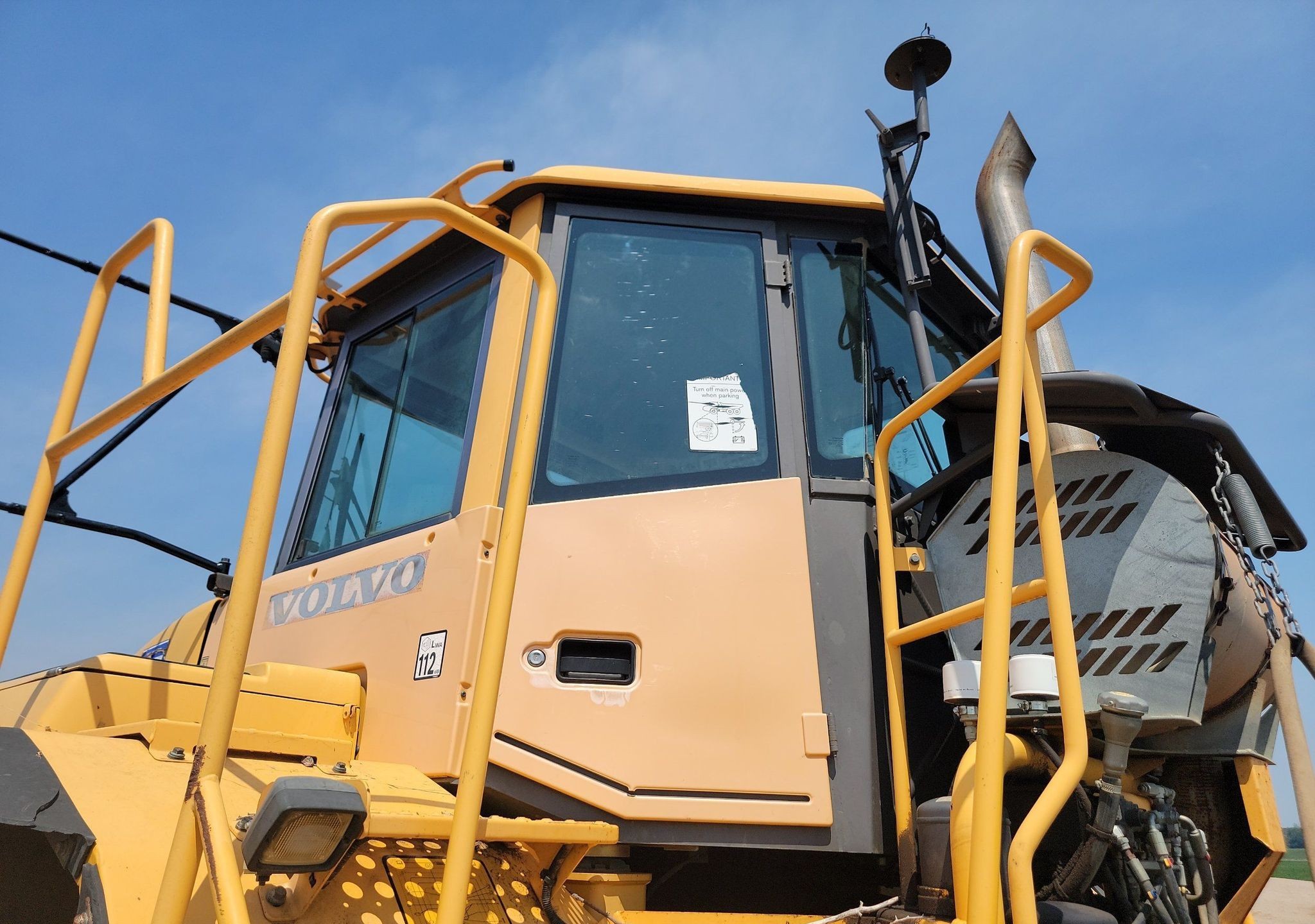 gallery Volvo T450D 4WD scraper tractor
