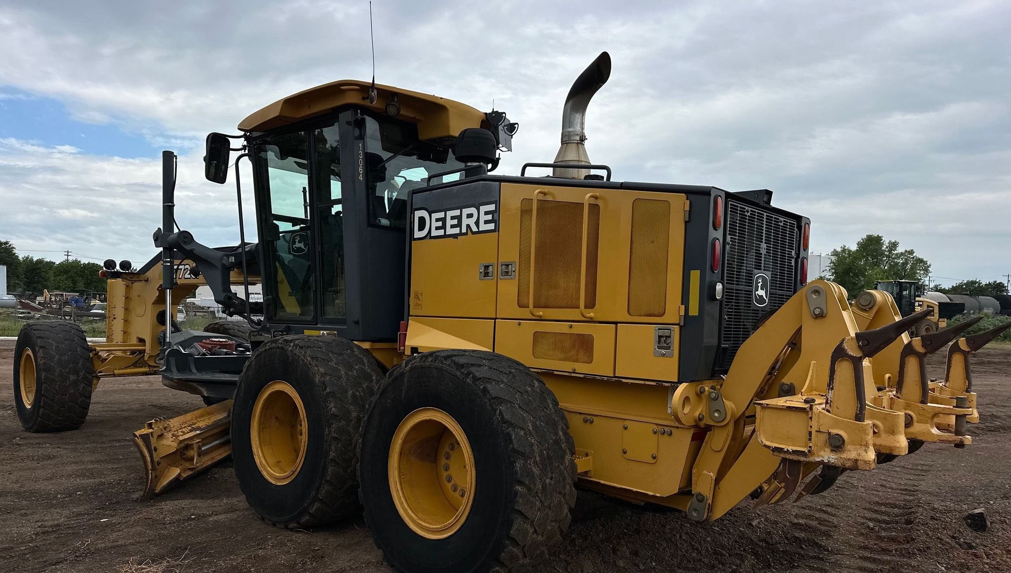 gallery 2013 John Deere 772GP motor grader