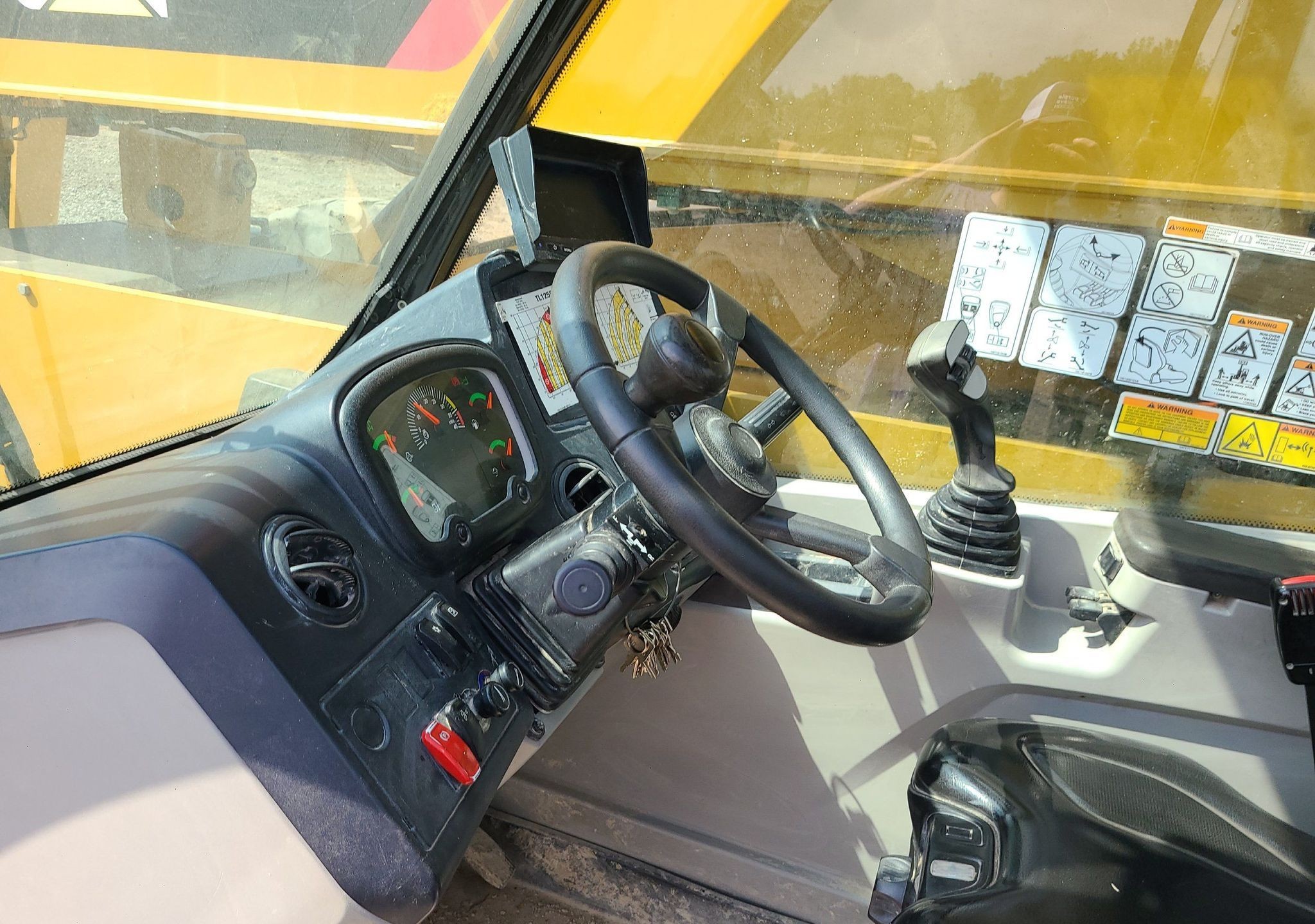 gallery 2017 Caterpillar TL1255D telehandler