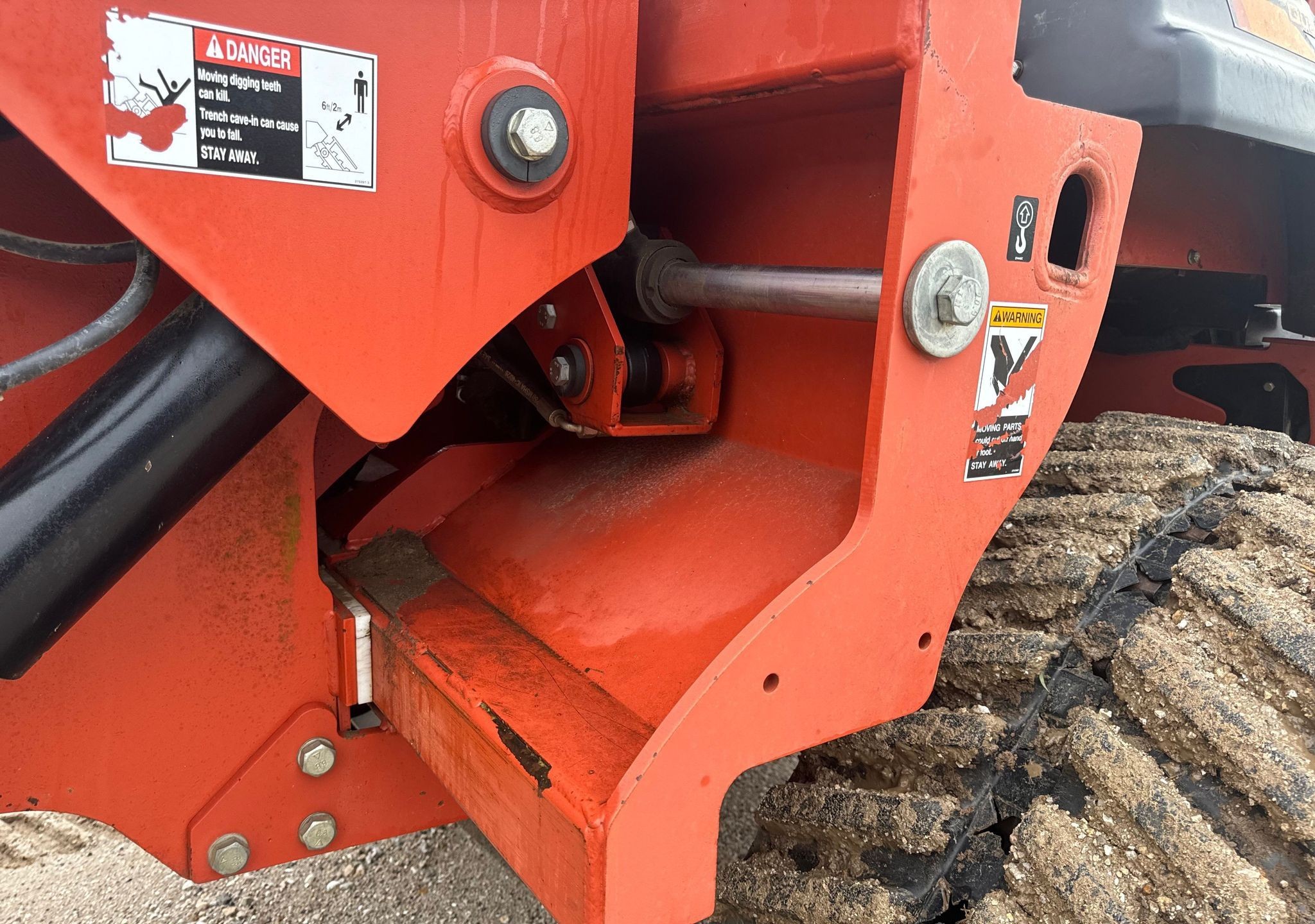 gallery 2013 Ditch Witch RT120 Quad trencher