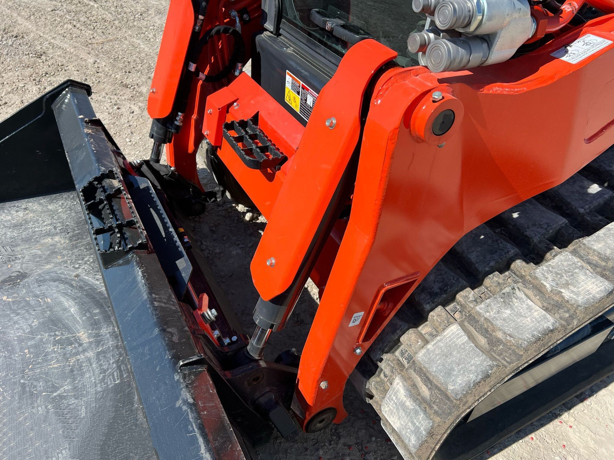 gallery 2022 Kubota SVL75-2 tracked skid steer loader
