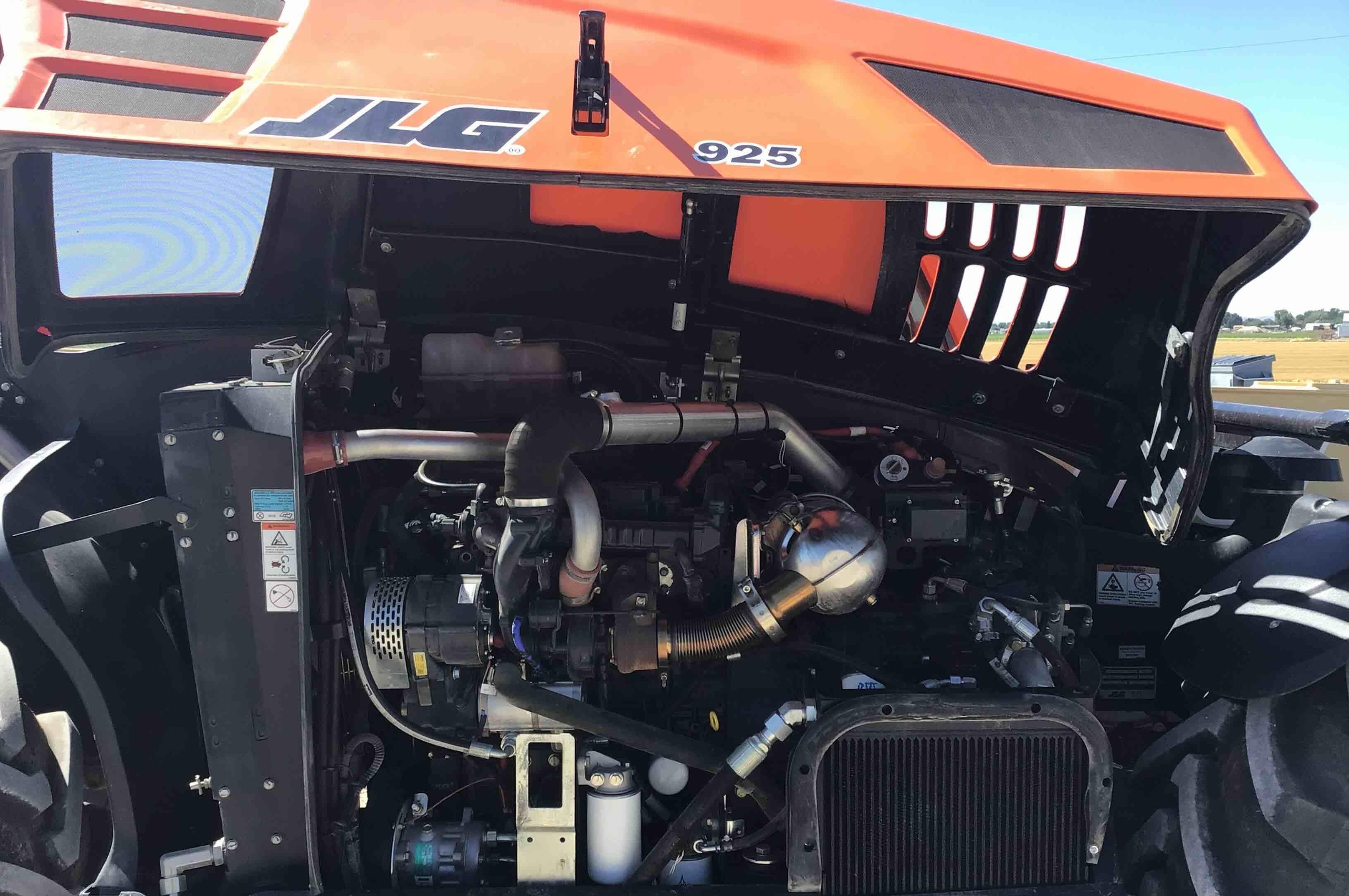 gallery 2018 JLG 925 Telehandler