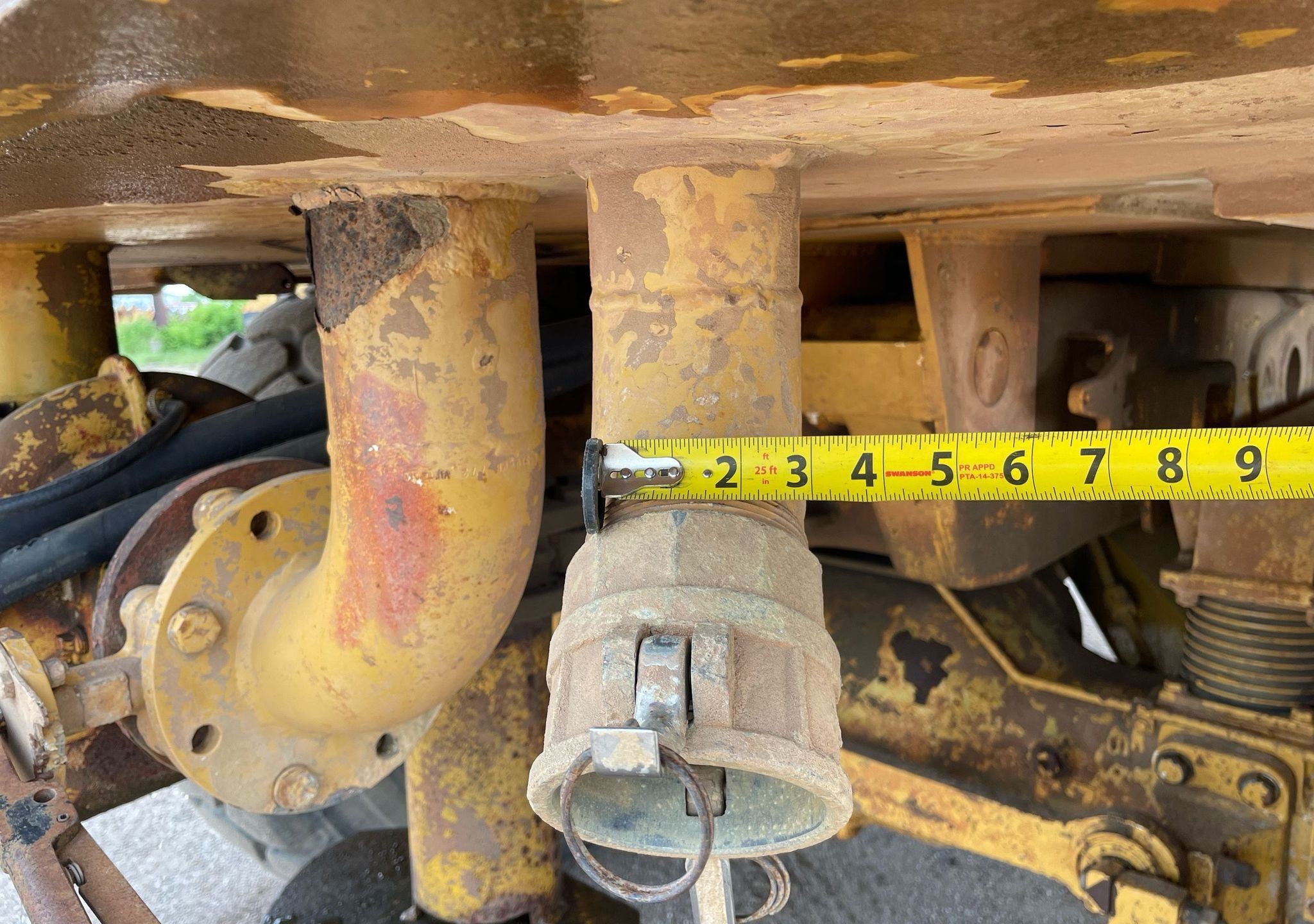 gallery 2000 Caterpillar D300E Series II water wagon