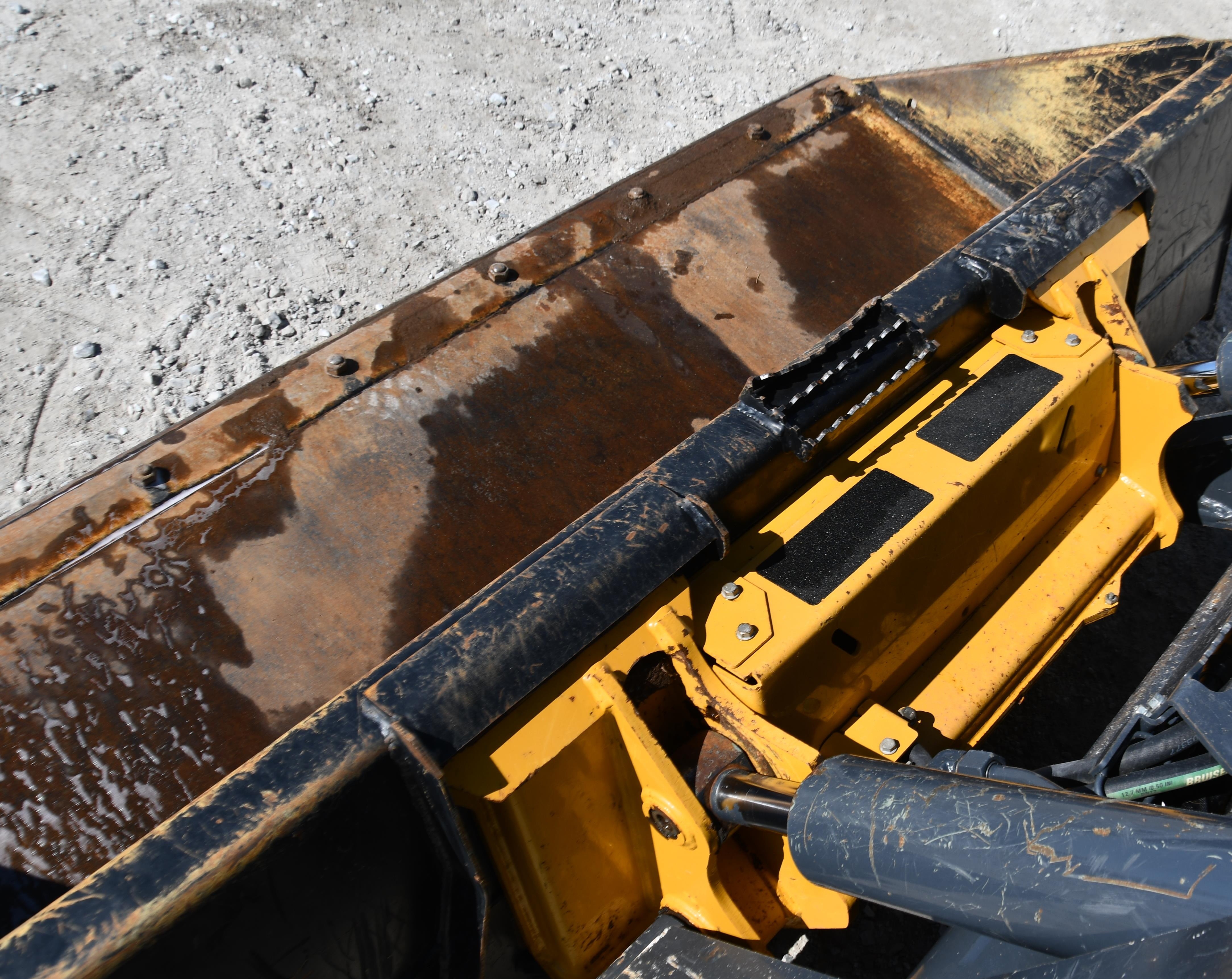 gallery 2022 JohnDeere 333G compact track loader