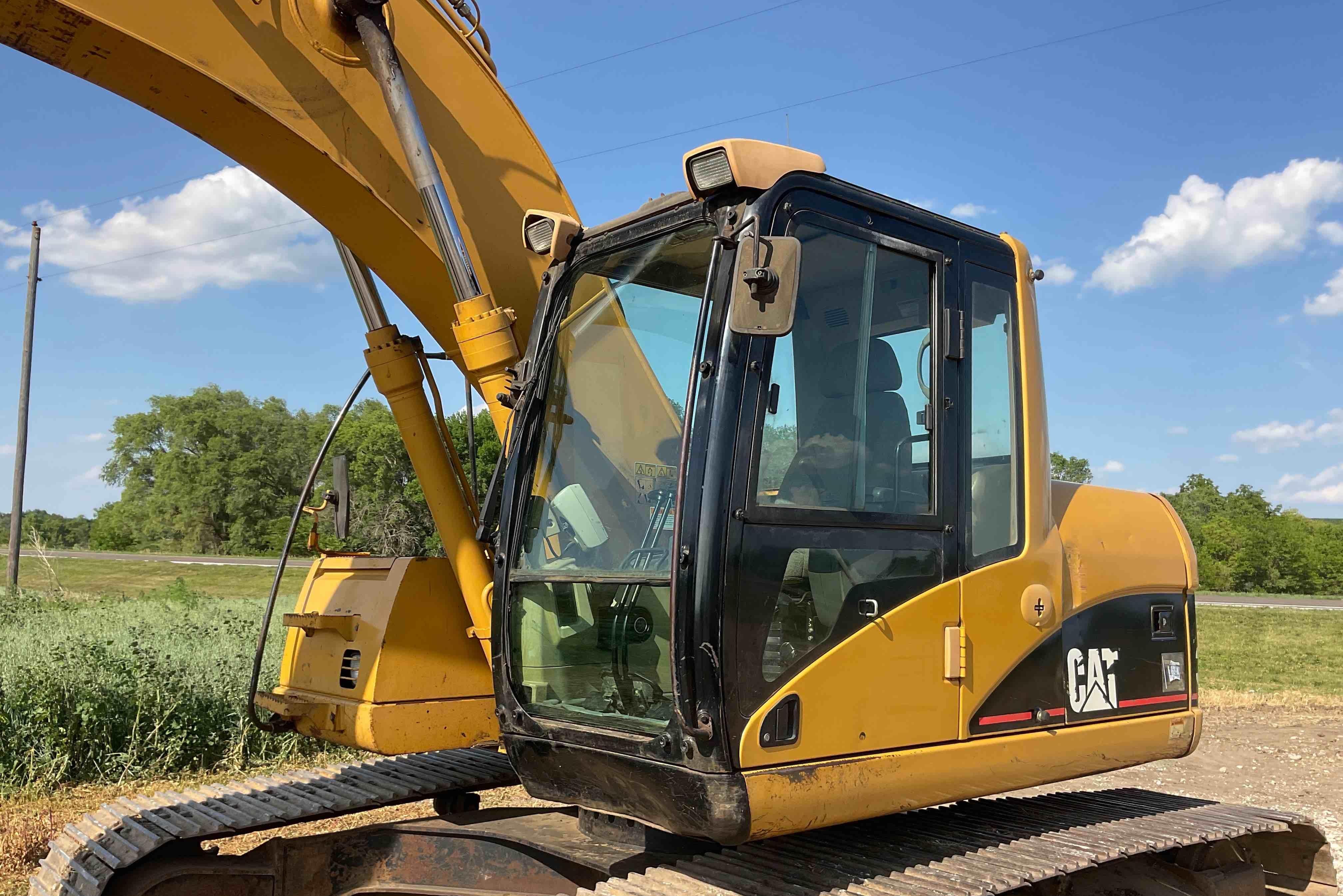 gallery 2004 Caterpillar 320CLU Excavator