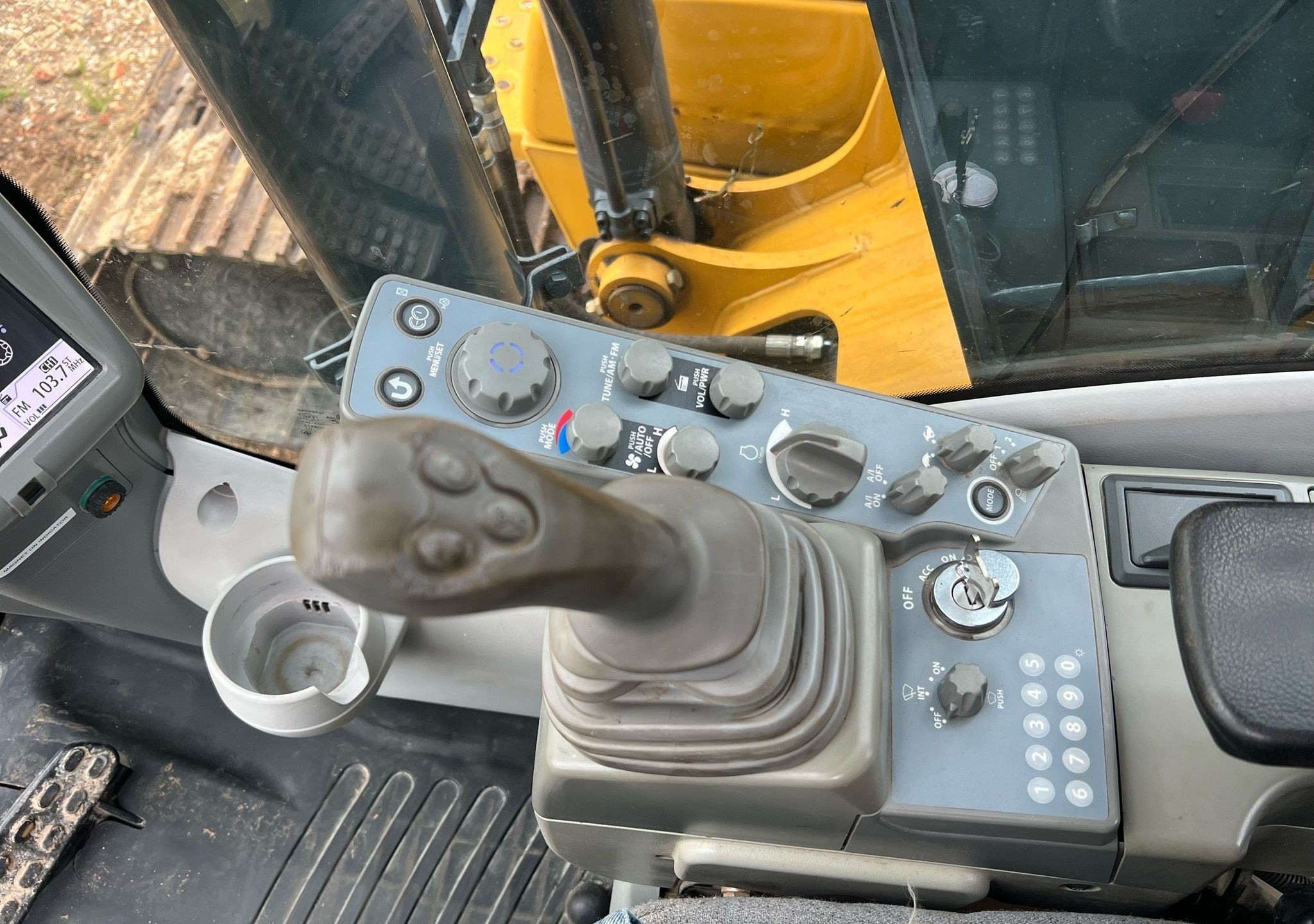 gallery 2014 John Deere 130G excavator