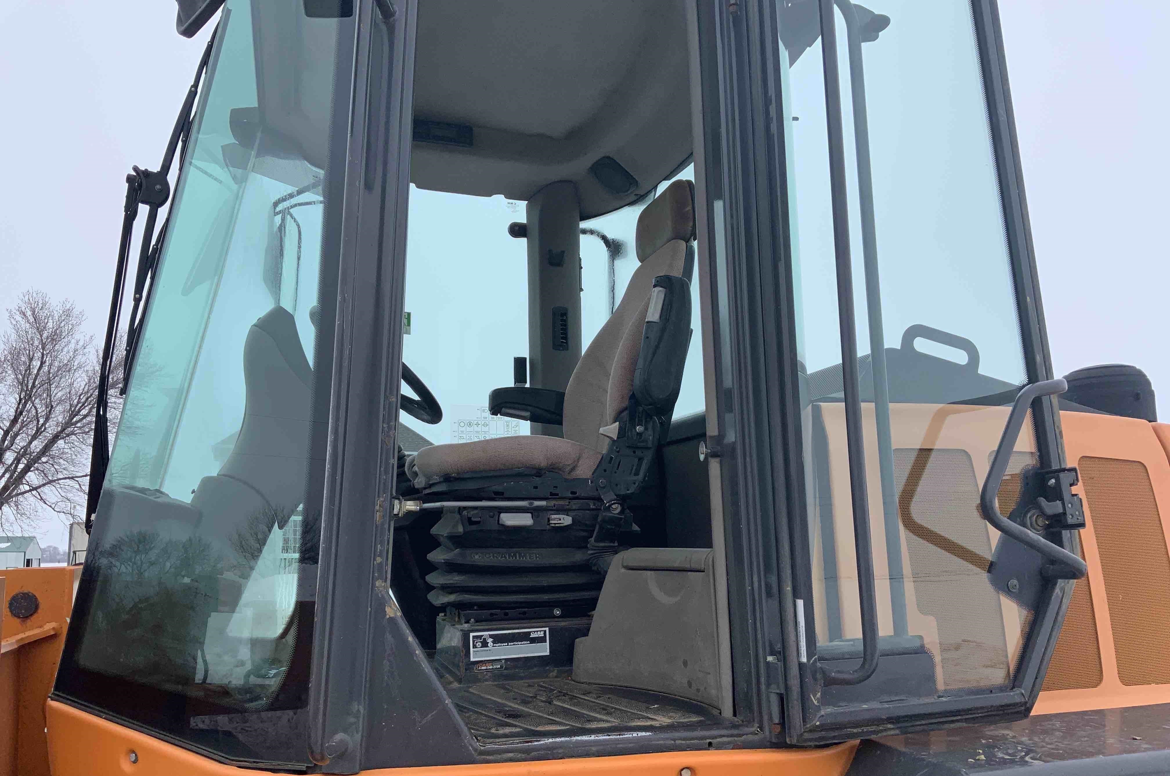 gallery 2012 Case 621F Wheel Loader