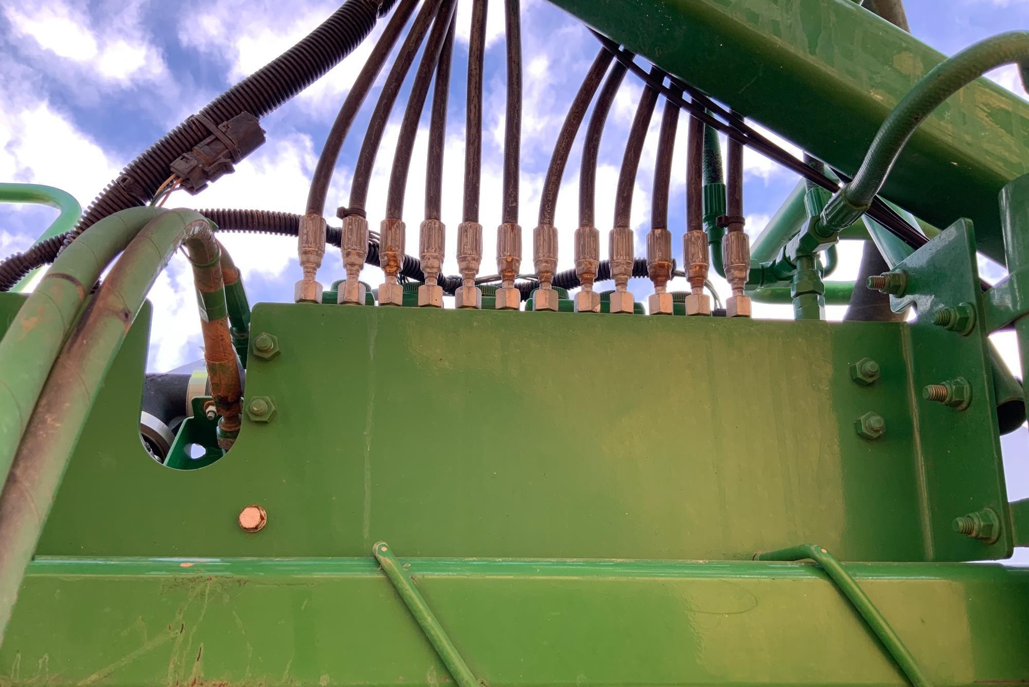 gallery 2011 John Deere 4730 Self-Propelled Sprayer
