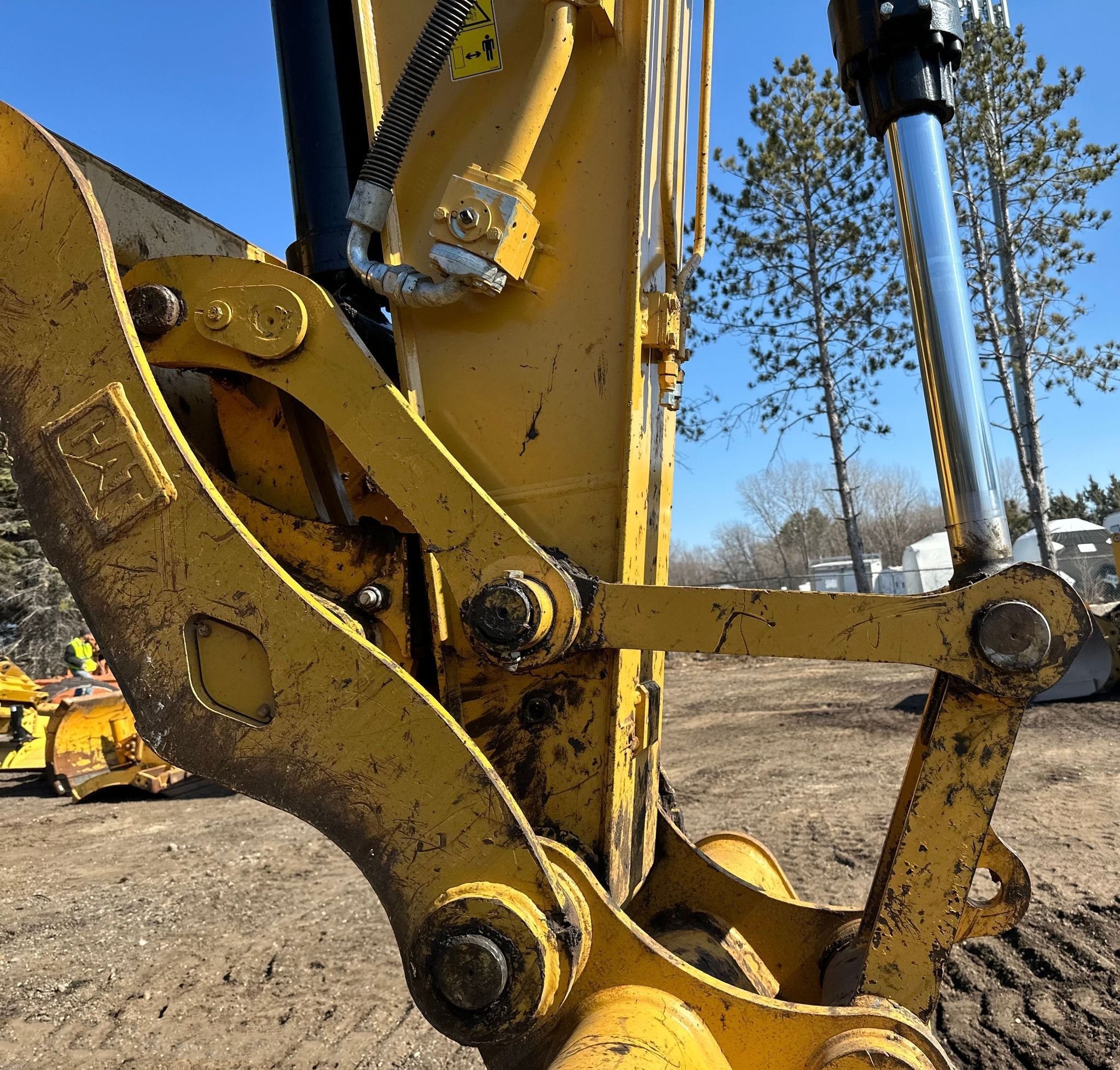 gallery 2015 Caterpillar 323FL excavator