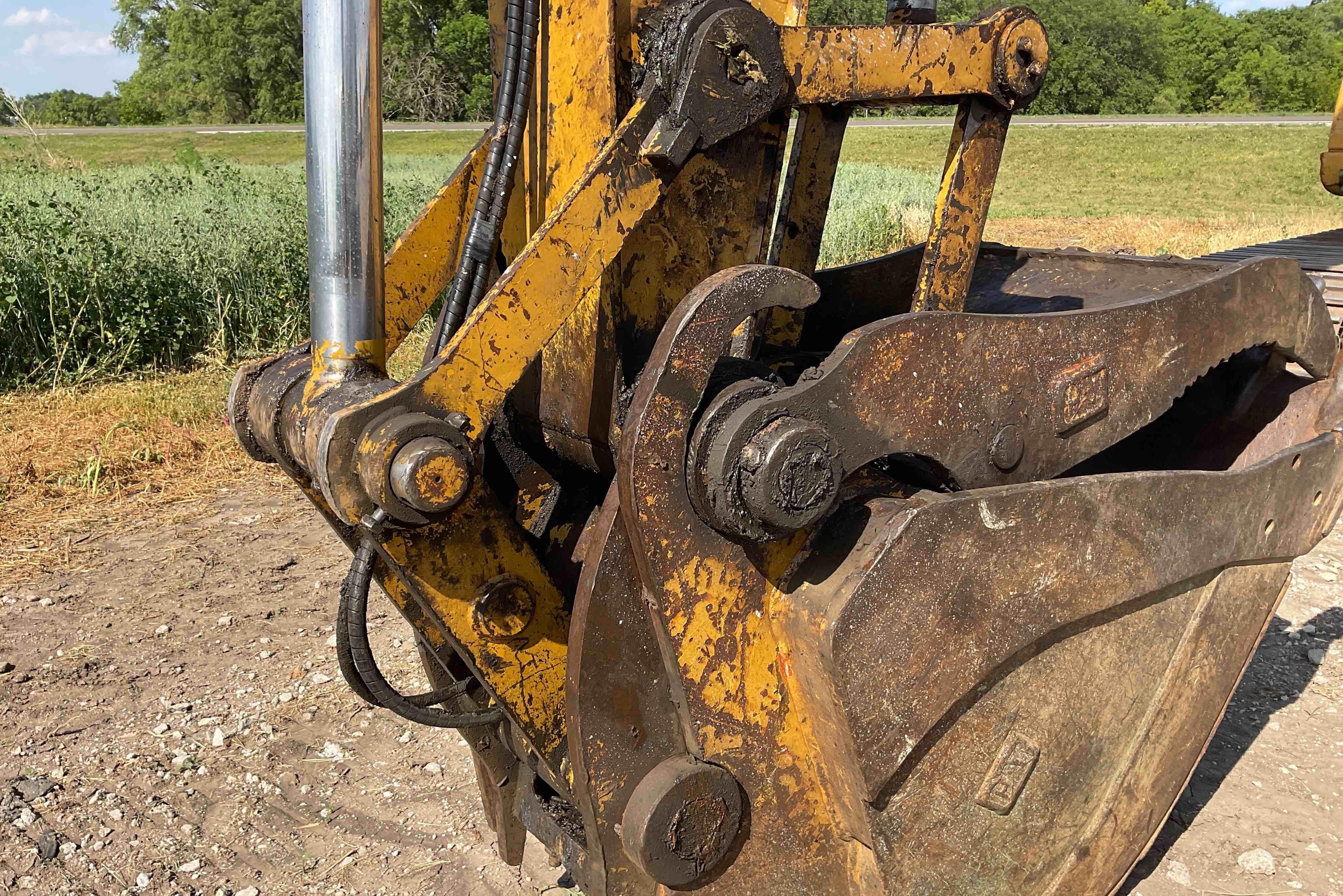 gallery 2004 Caterpillar 320CLU Excavator