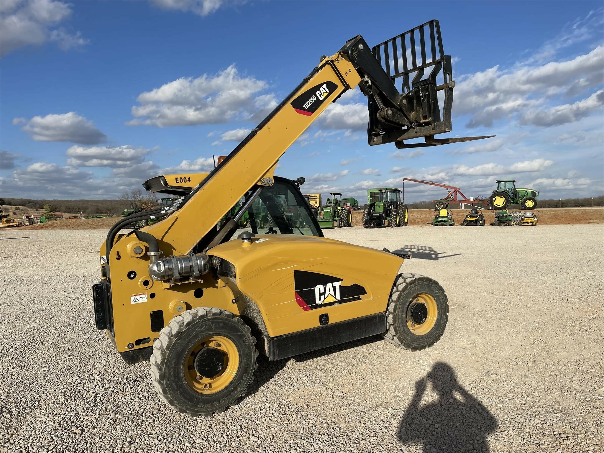 gallery 2015 Caterpillar TH255C Telehandler
