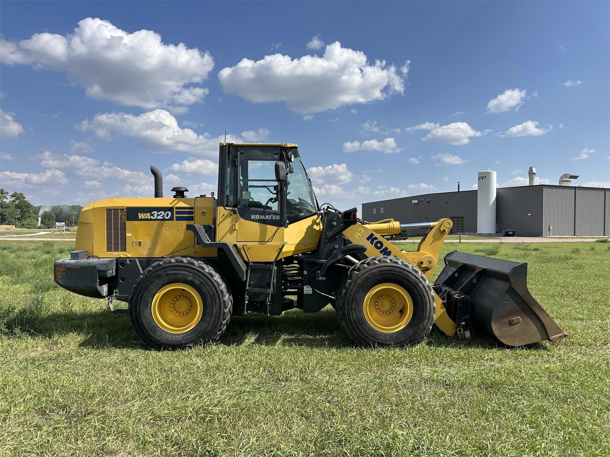 gallery 2016 KOMATSU WA320-7