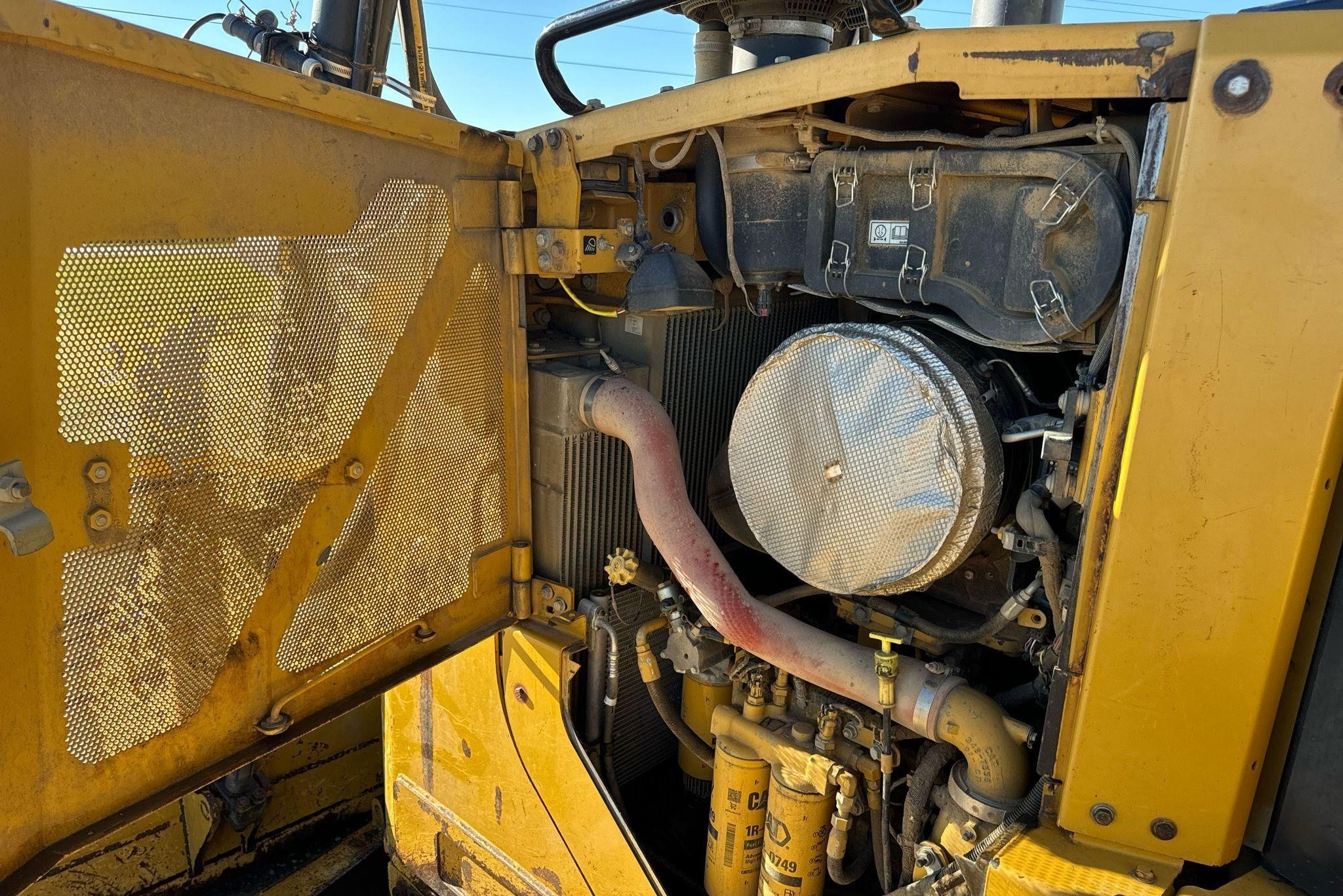 gallery 2011 Caterpillar D6T XL dozer