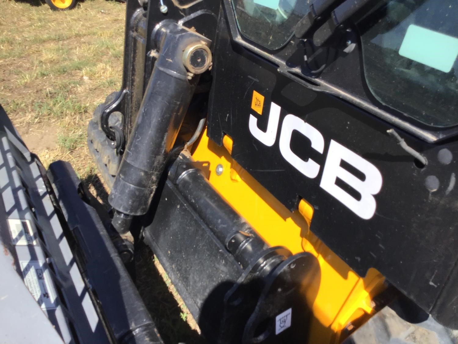 gallery 2015 JCB 260T Skid Steer Track Loader