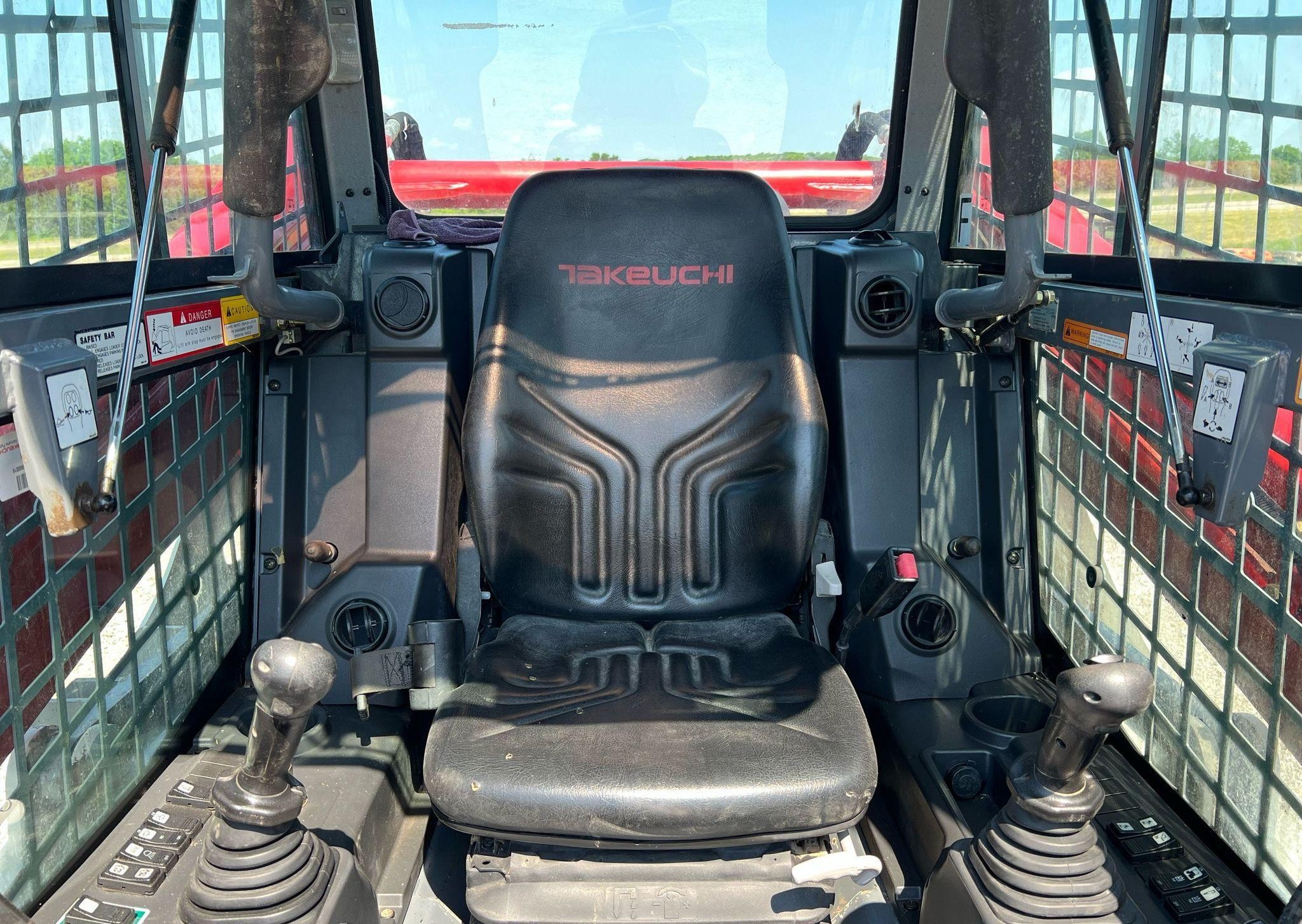gallery 2016 Takeuchi TL12V2 tracked skid steer loader