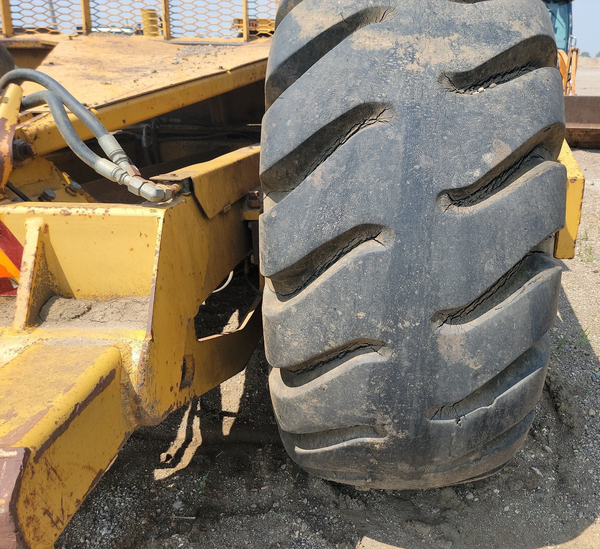 gallery Volvo T450D 4WD scraper tractor