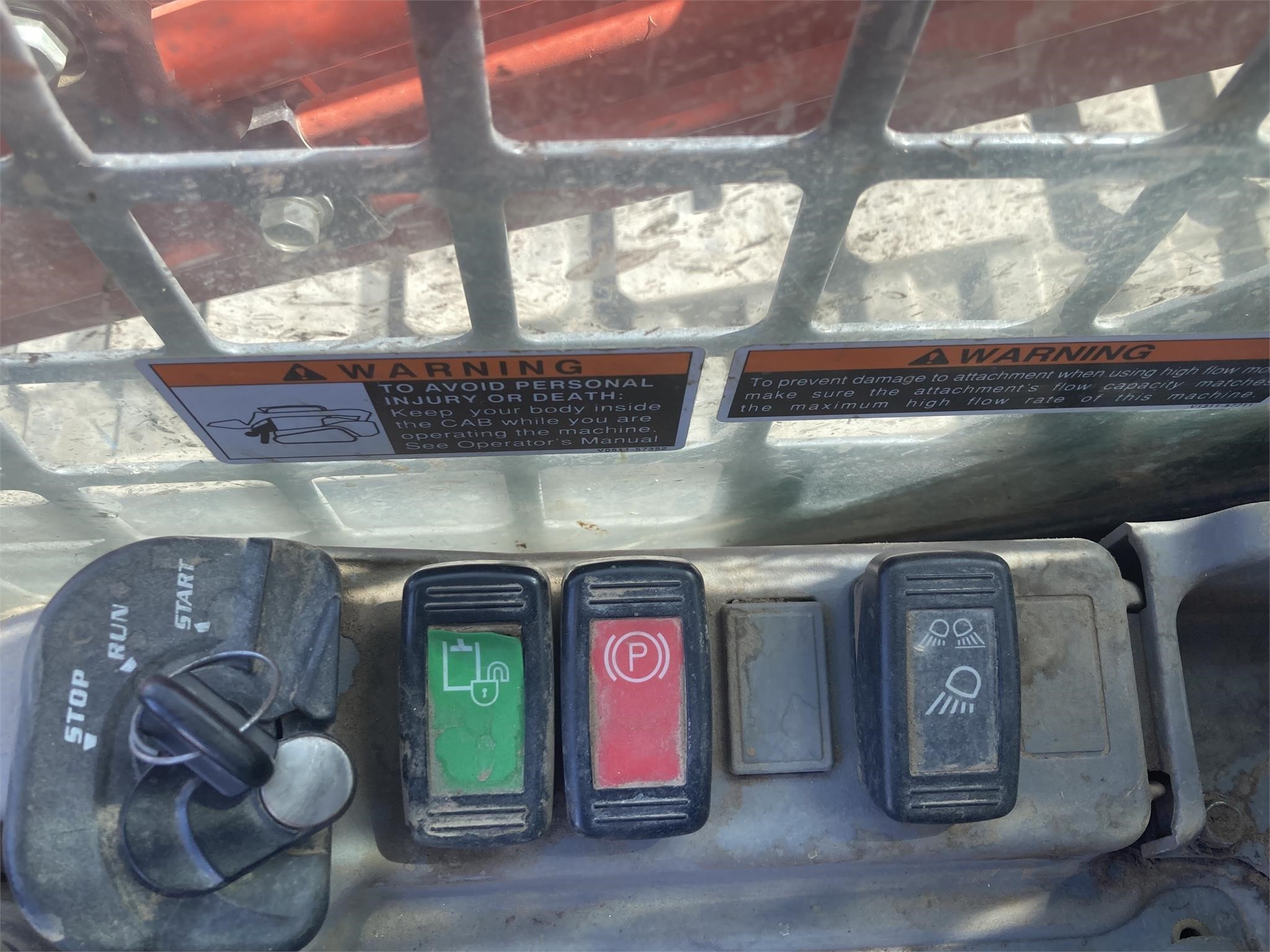 gallery 2019 KUBOTA SVL95-2S Skid Steer